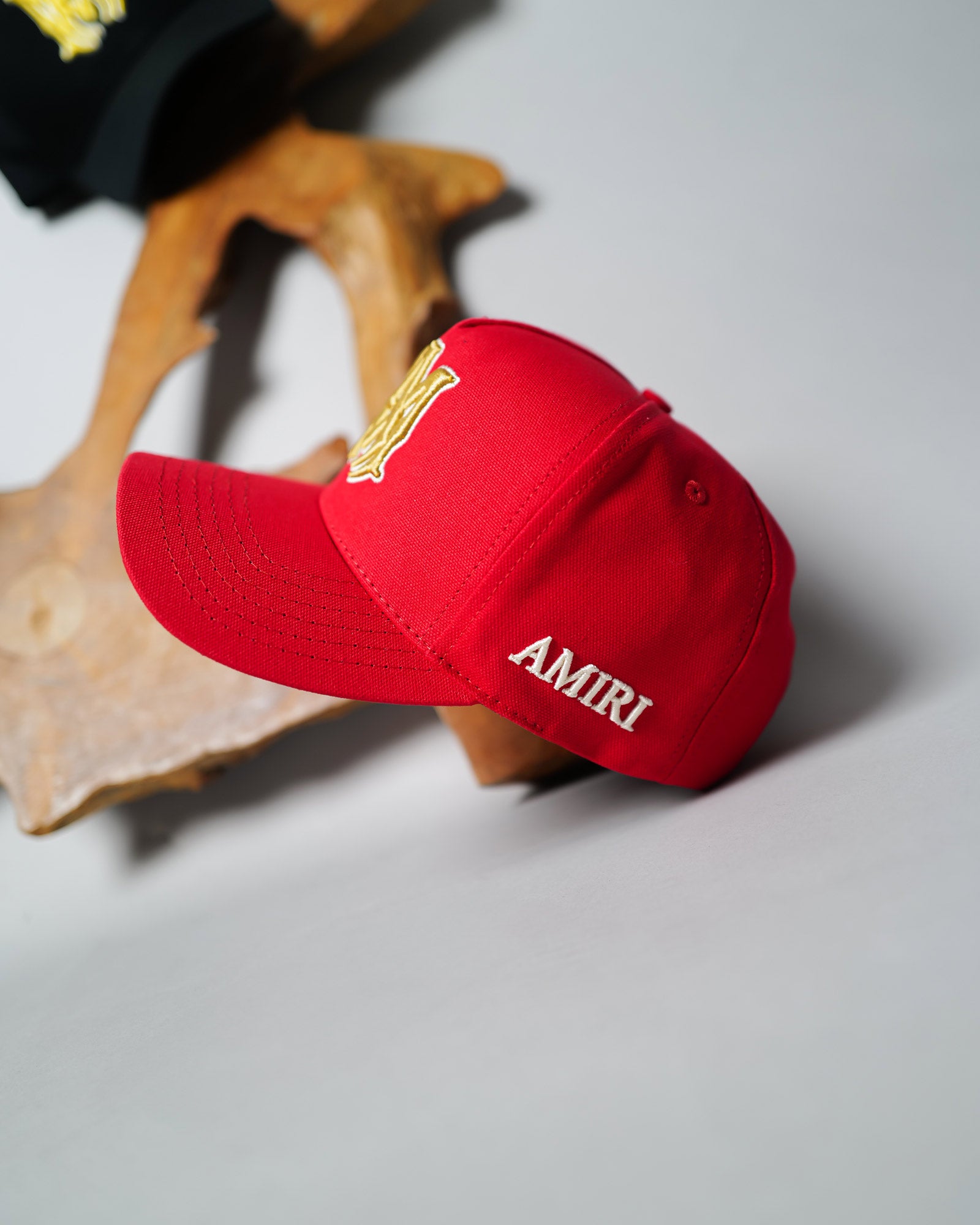 AMIRI・アミリ - キャップ MA OUTLINE CANVAS HAT / VARSITY RED