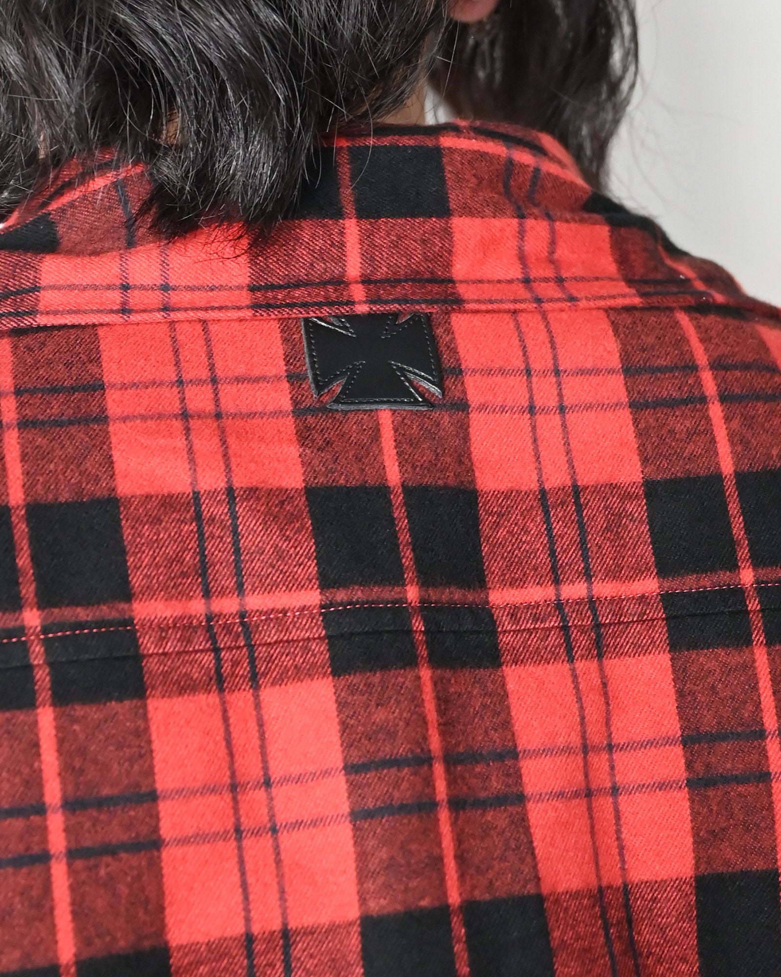 VETEMENTS (ヴェトモン) SS26 チェックシャツ LEATHER CROSS FLANNEL