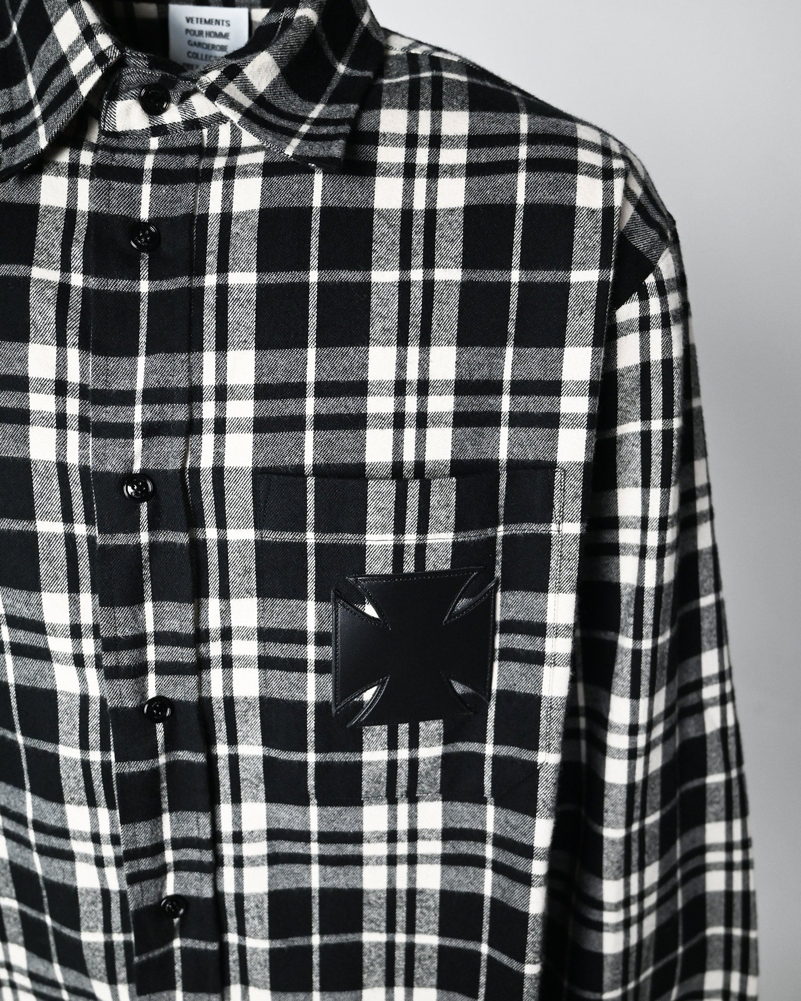 VETEMENTS (ヴェトモン) SS26 チェックシャツ LEATHER CROSS FLANNEL