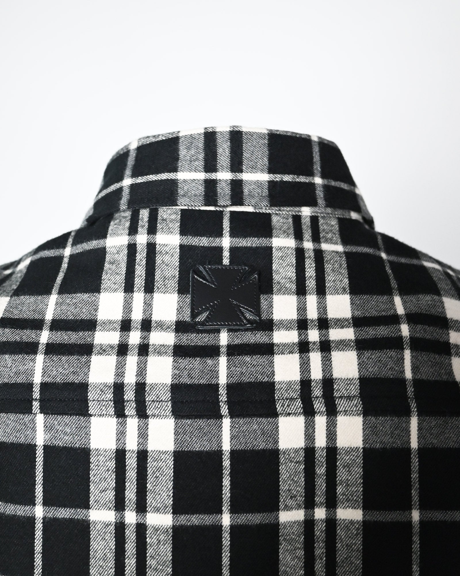 VETEMENTS・ヴェトモン - シャツ LEATHER CROSS FLANNEL SHIRT / BLACK/CREAM CHECK