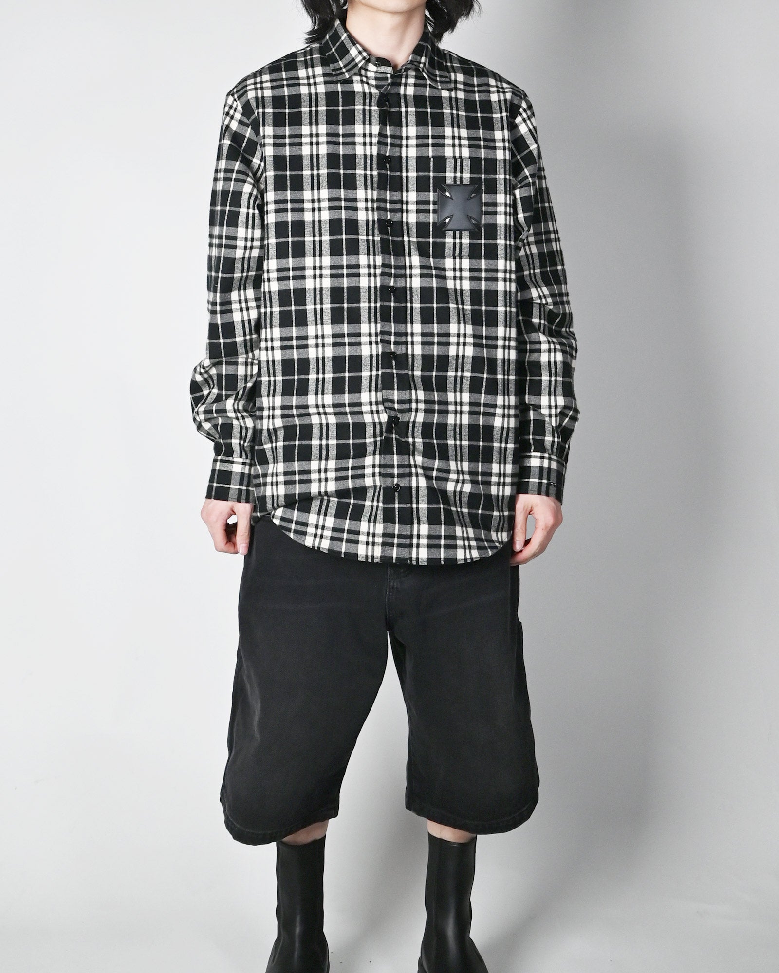 VETEMENTS・ヴェトモン - シャツ LEATHER CROSS FLANNEL SHIRT / BLACK/CREAM CHECK