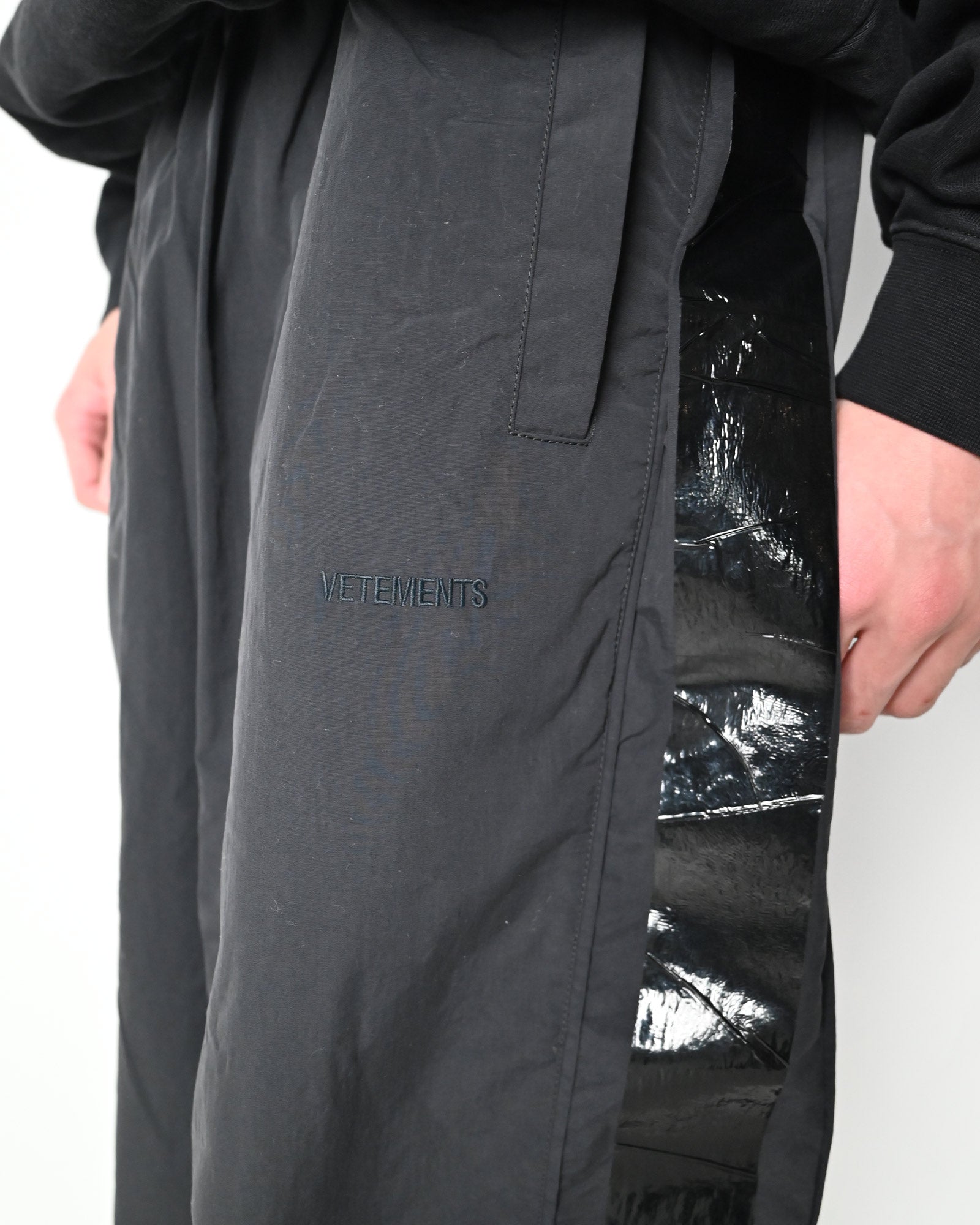 VETEMENTS・ヴェトモン - ジャージ・トラックパンツ TAPED TRACKSUIT PANTS / BLACK/BLACK
