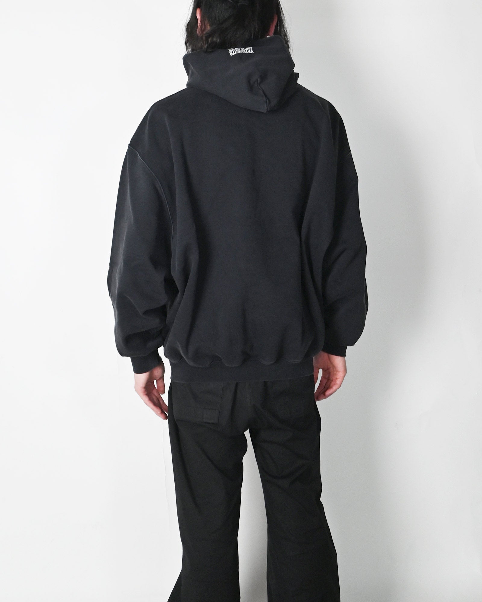 VETEMENTS・ヴェトモン - パーカー・フーディ ICONIC LOGO HOODIE / BLACK