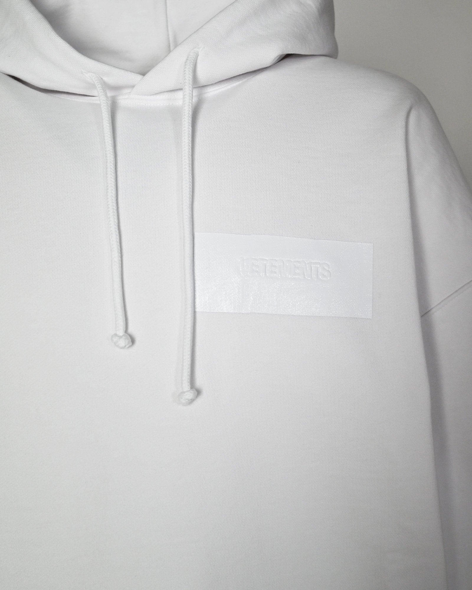 VETEMENTS・ヴェトモン - パーカー・フーディ TAPED LOGO HOODIE / WHITE