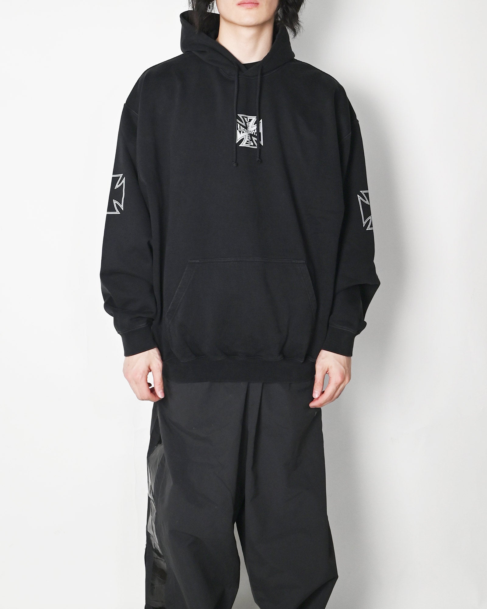 VETEMENTS・ヴェトモン - パーカー・フーディ TRIPPLE BIKER CROSS LOGO HOODIE / BLACK
