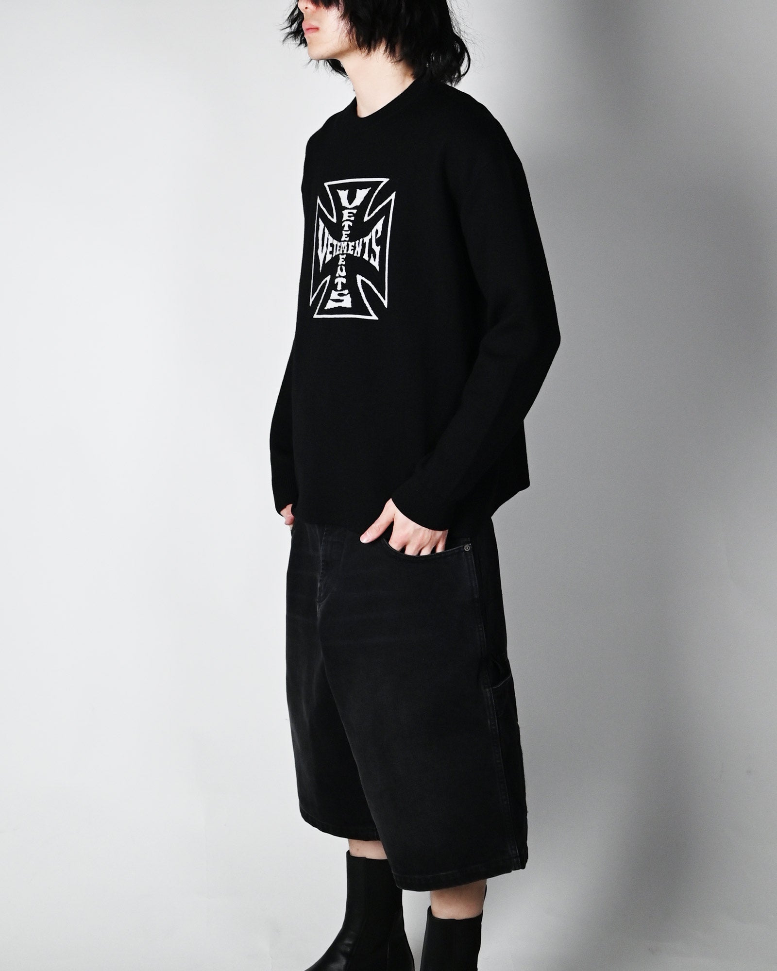 VETEMENTS・ヴェトモン - ニット・セーター DOUBLE BIKER CROSS LOGO SWEATER / BLACK