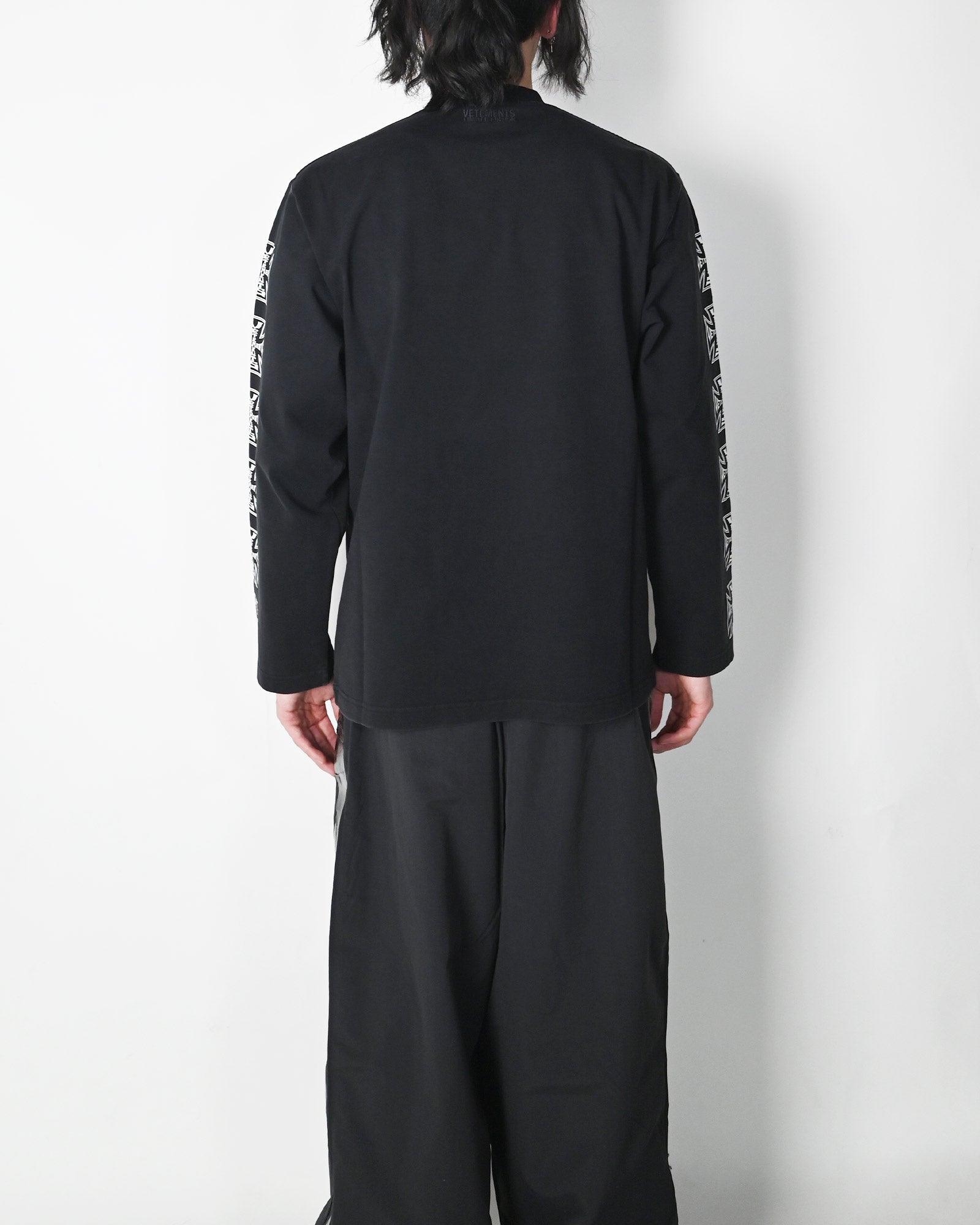 VETEMENTS・ヴェトモン - L/S Tシャツ BIKER CROSS SLEEVES LONGSLEEVE / BLACK