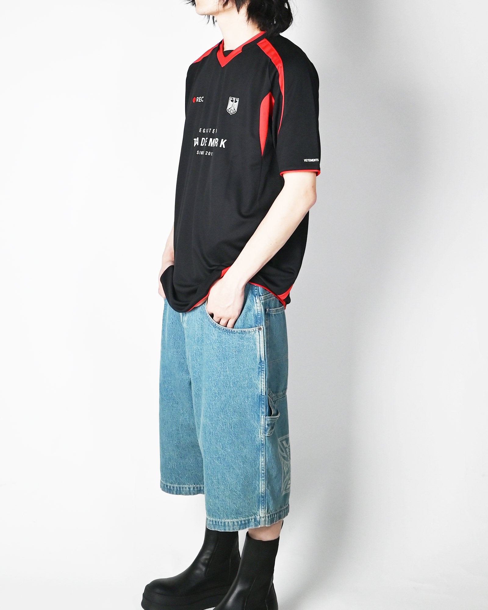 VETEMENTS・ヴェトモン - Tシャツ・カットソー FOOTBALL JERSEY / BLACK/RED