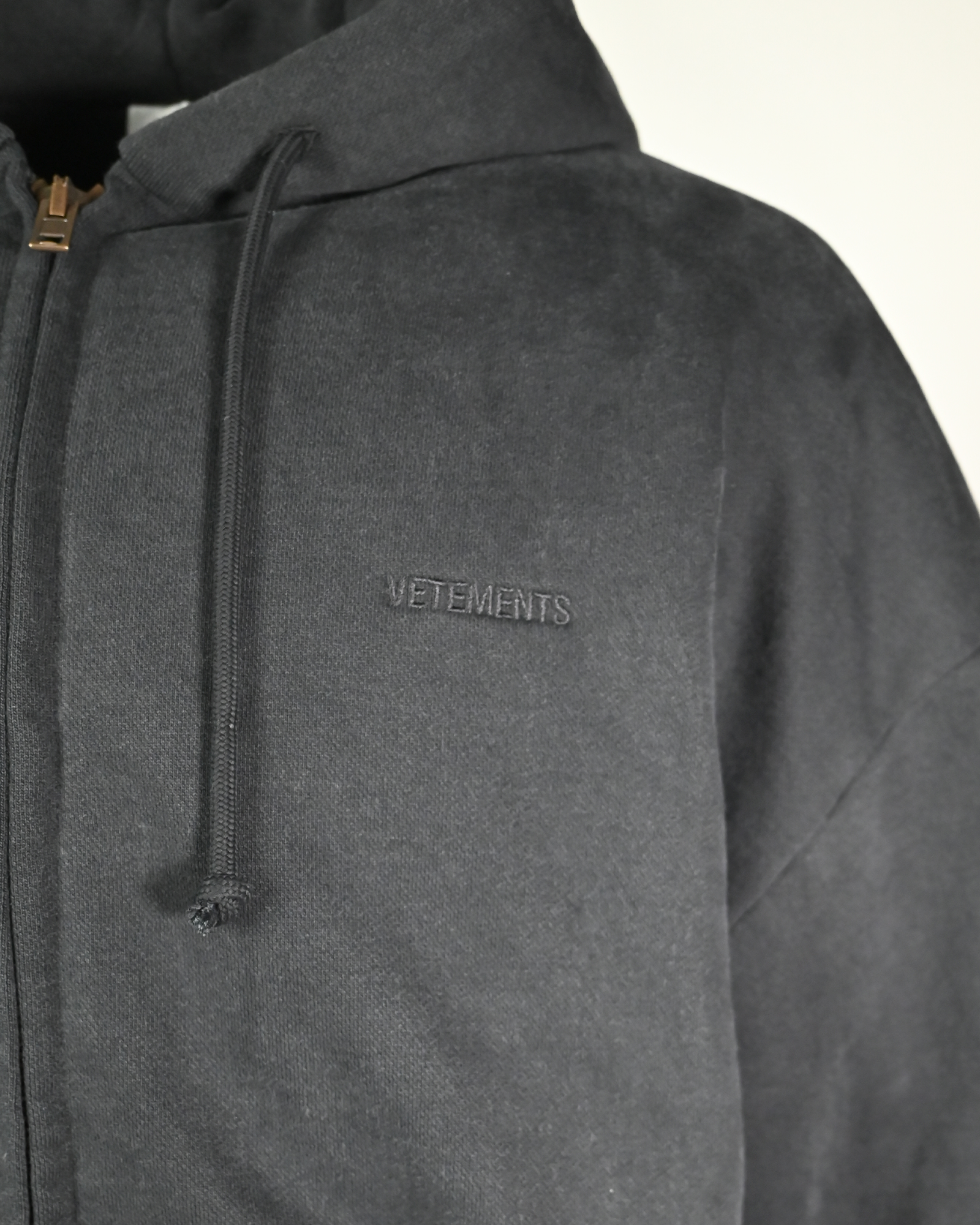 VETEMENTS・ヴェトモン - ジャケット PUFFED ZIP-UP HOODIE / WASHED BLACK
