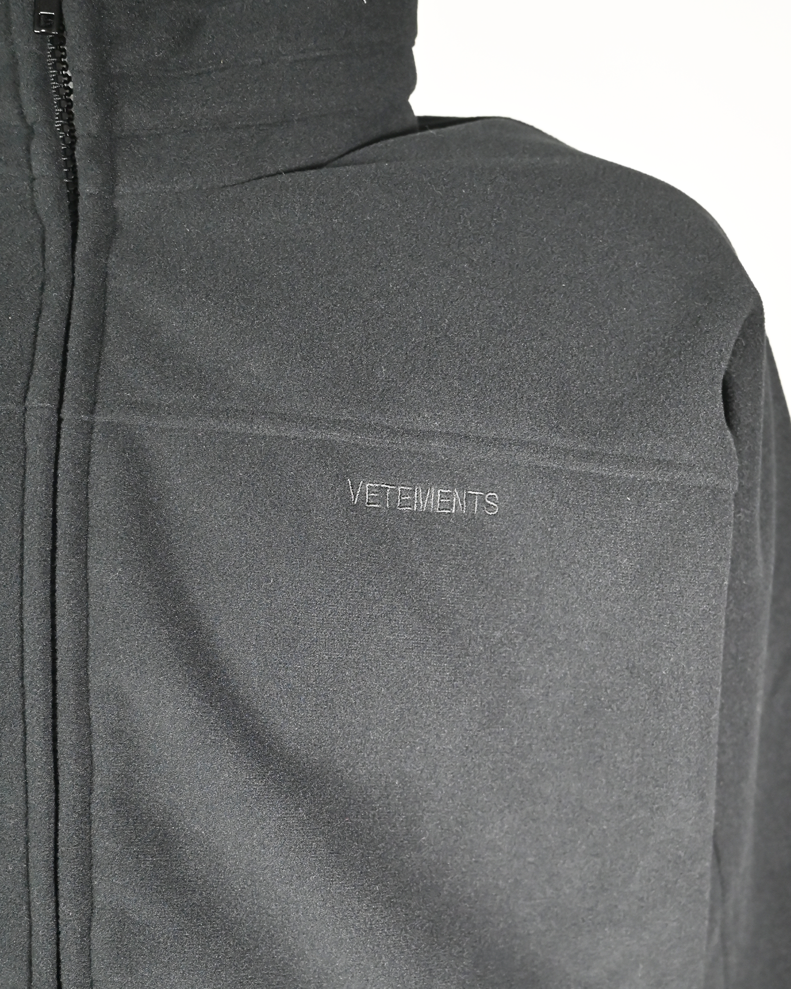 VETEMENTS・ヴェトモン - ジャケット BLACKOUT FLEECE JACKET/ BLACK
