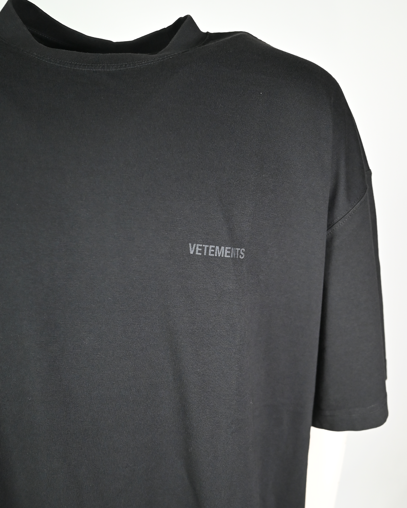 VETEMENTS・ヴェトモン - Tシャツ・カットソー CLASSIC LOGO BOXY T-SHIRT/ VINTAGE BLACK/BLACK