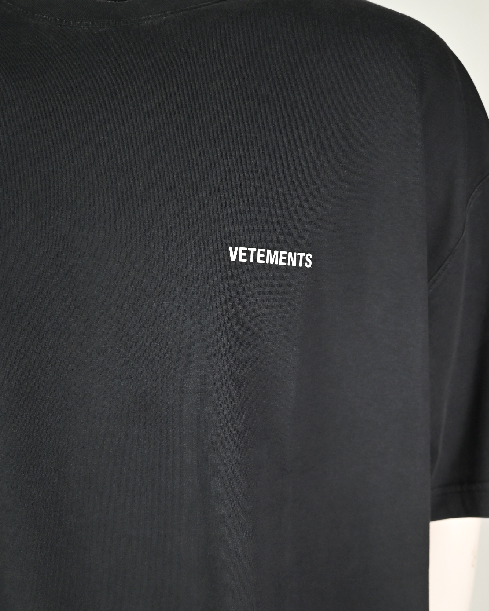 VETEMENTS・ヴェトモン - Tシャツ・カットソー CLASSIC LOGO BOXY T-SHIRT / FADED BLACK/WHITE
