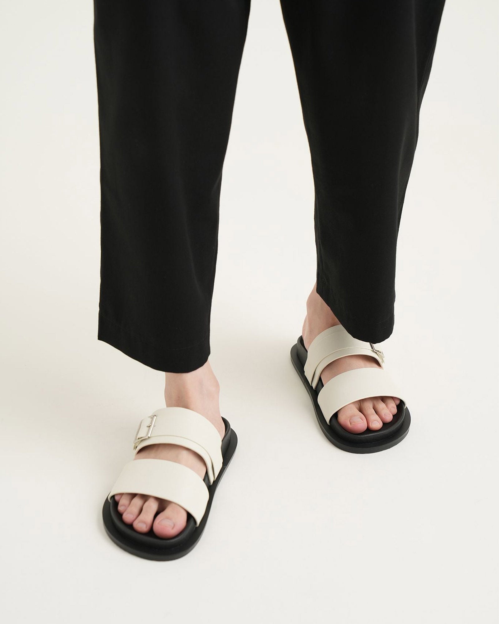 Waa.studios・ワースタジオ -  NHỊ SANDALS / IVORY