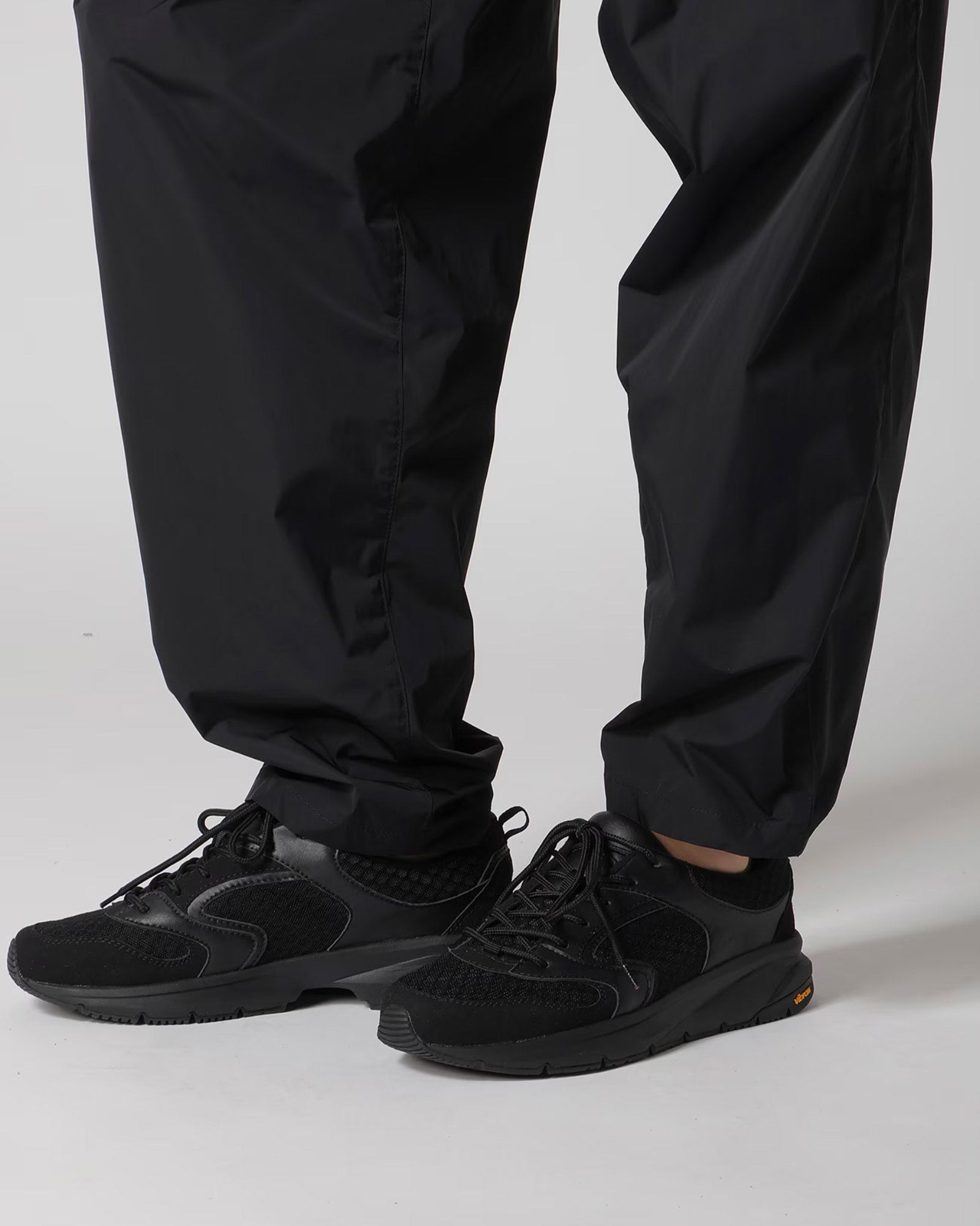 NYLON TAFFETA SIDE ZIP PANTS | detail-online-store