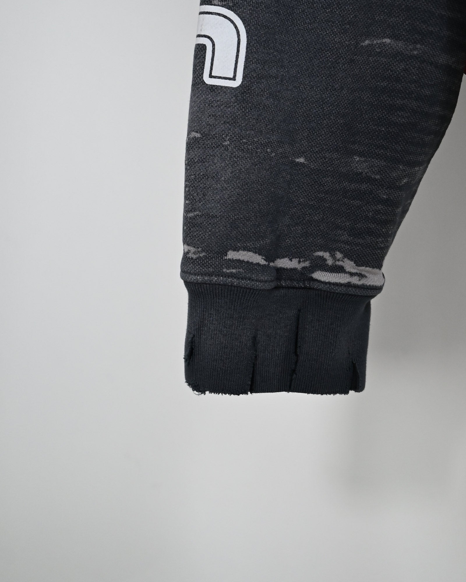 RRR123・リヴィントン ロイ レビス - パーカー・フーディ PARACLETE IN FLUX ROSE ZIP HOODIE