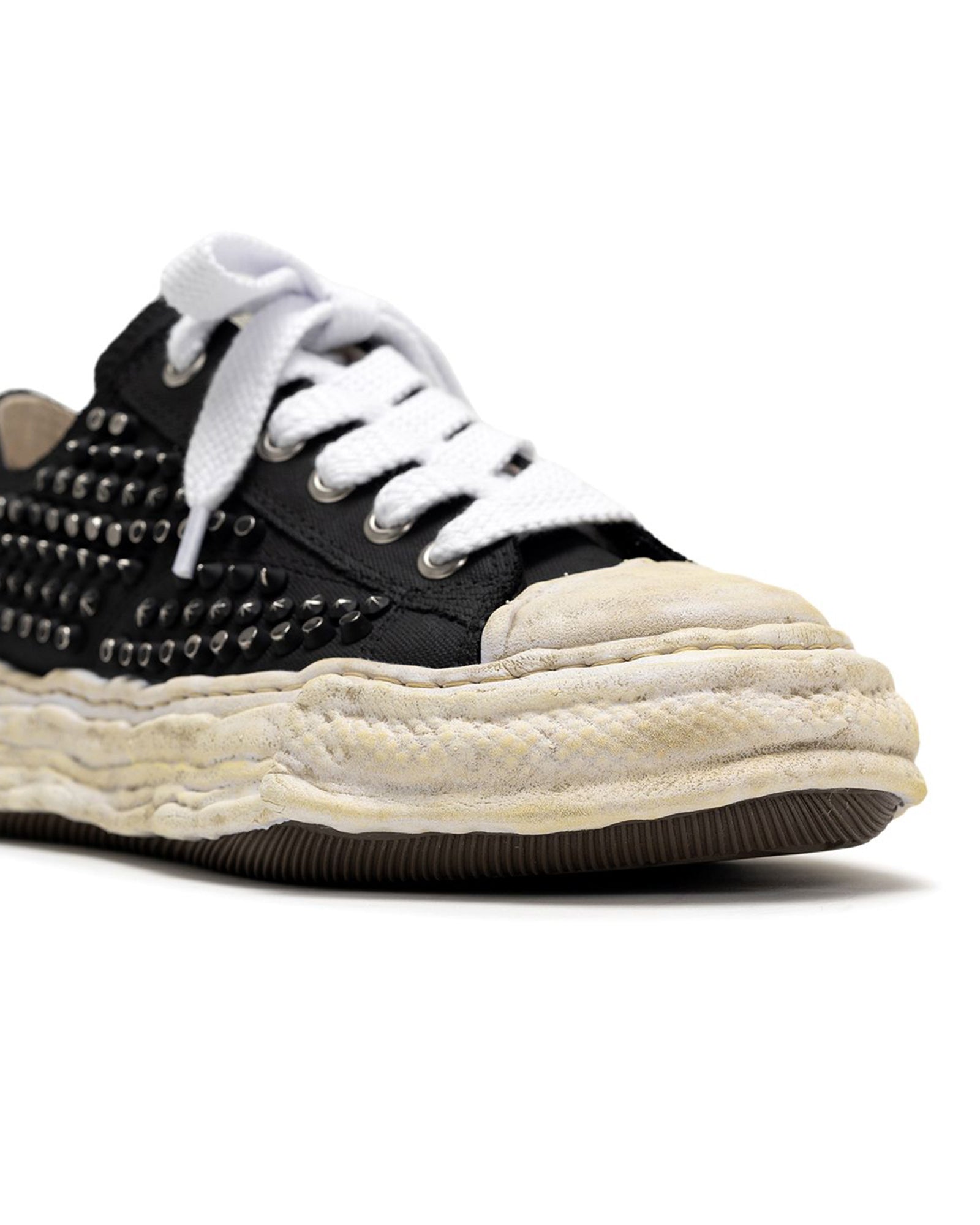 MIHARA YASUHIRO・Yasuhiro Mihara -  PETERSON 23 ORIGINAL SOLE STUDDED PAINT CANVAS LOW-TOP SNEAKER / BLACK