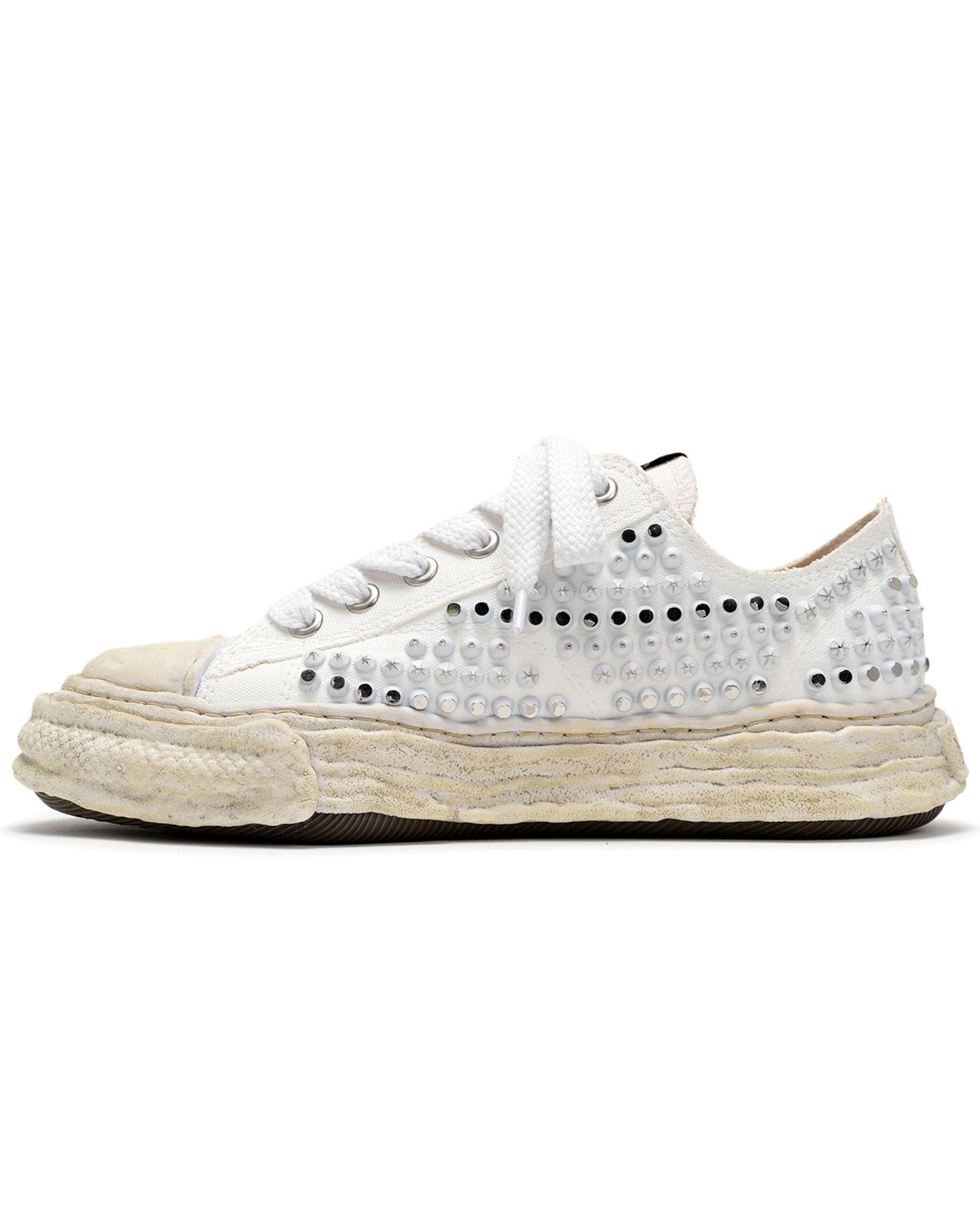 MIHARA YASUHIRO・Yasuhiro Mihara -  PETERSON 23 ORIGINAL SOLE STUDDED PAINT CANVAS LOW-TOP SNEAKER / WHITE