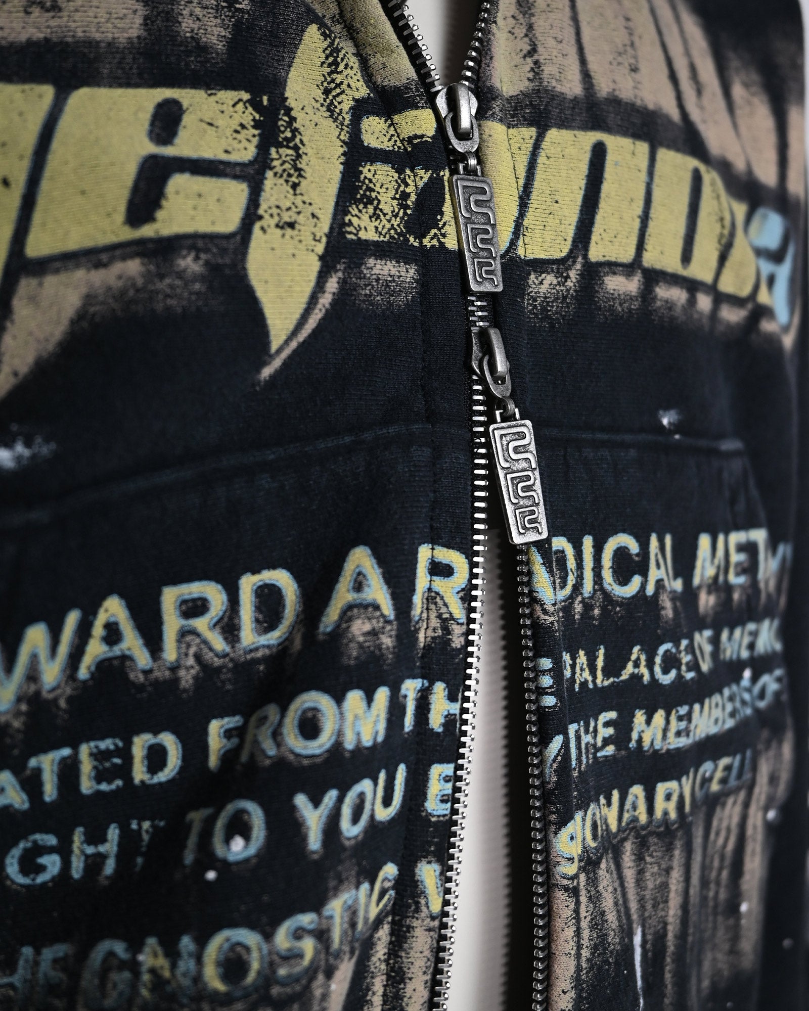 RRR123・リヴィントン ロイ レビス - パーカー・フーディ RADICAL PAPER ROSE ZIP HOODIE