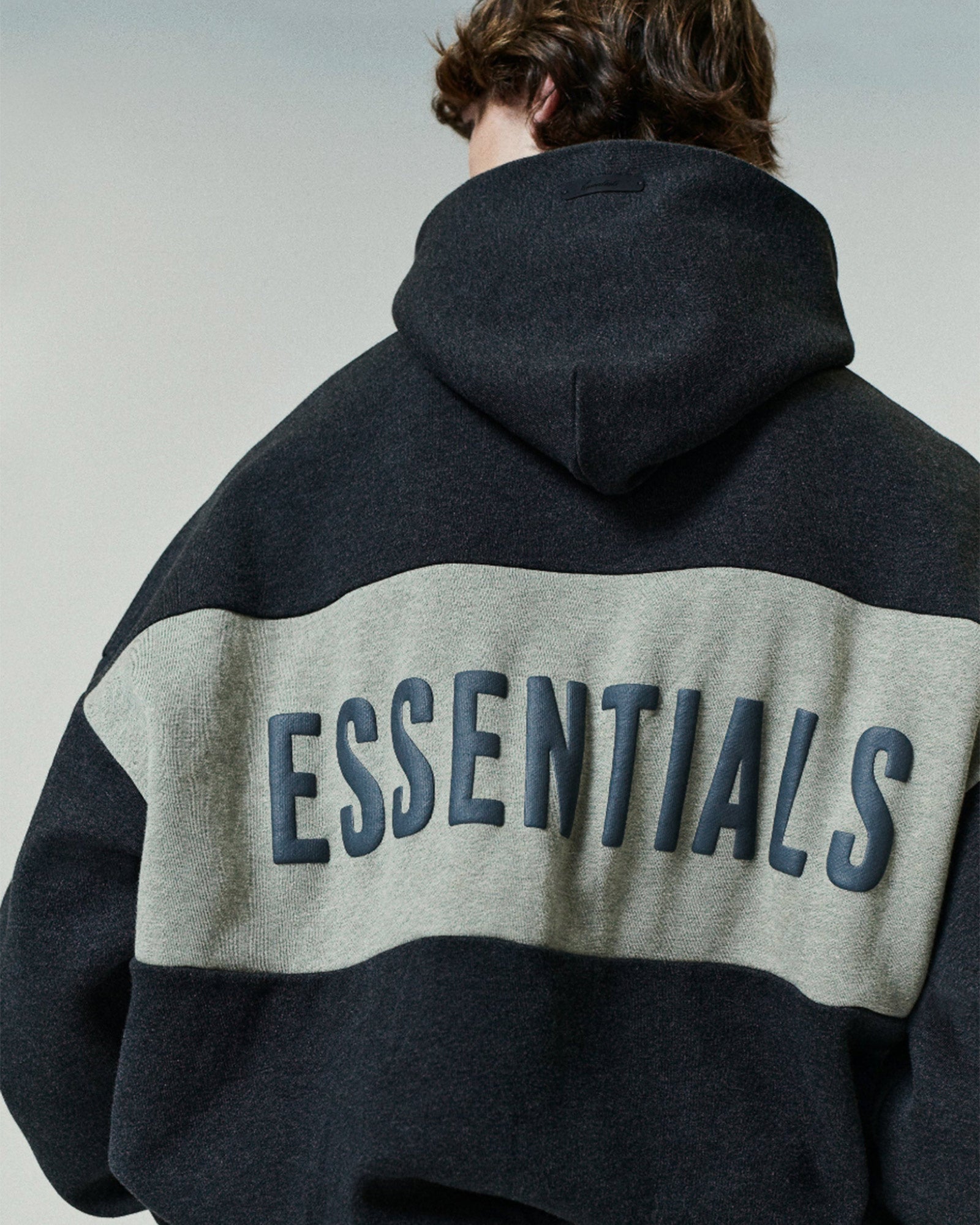 ESSENTIALS・エッセンシャルズ - トップス CROPPED RELAXED PANELLED HOODIE / IRON GREY HEATHER/ SEAL HEATHER