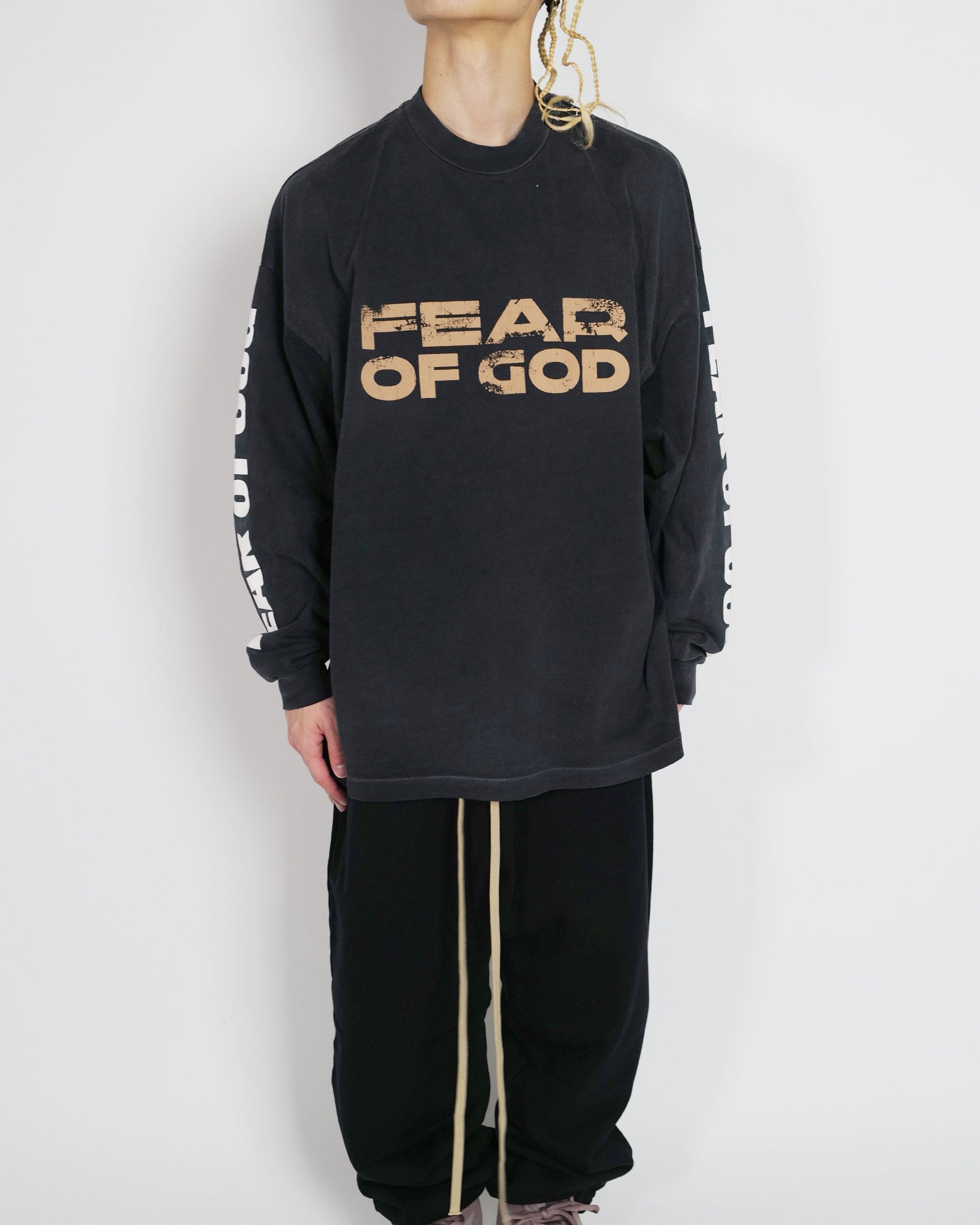 FEAR OF GOD・フィア オブ ゴット - L/S Tシャツ RELAXED LS "FEAR OF GOD" TEE / BLACK