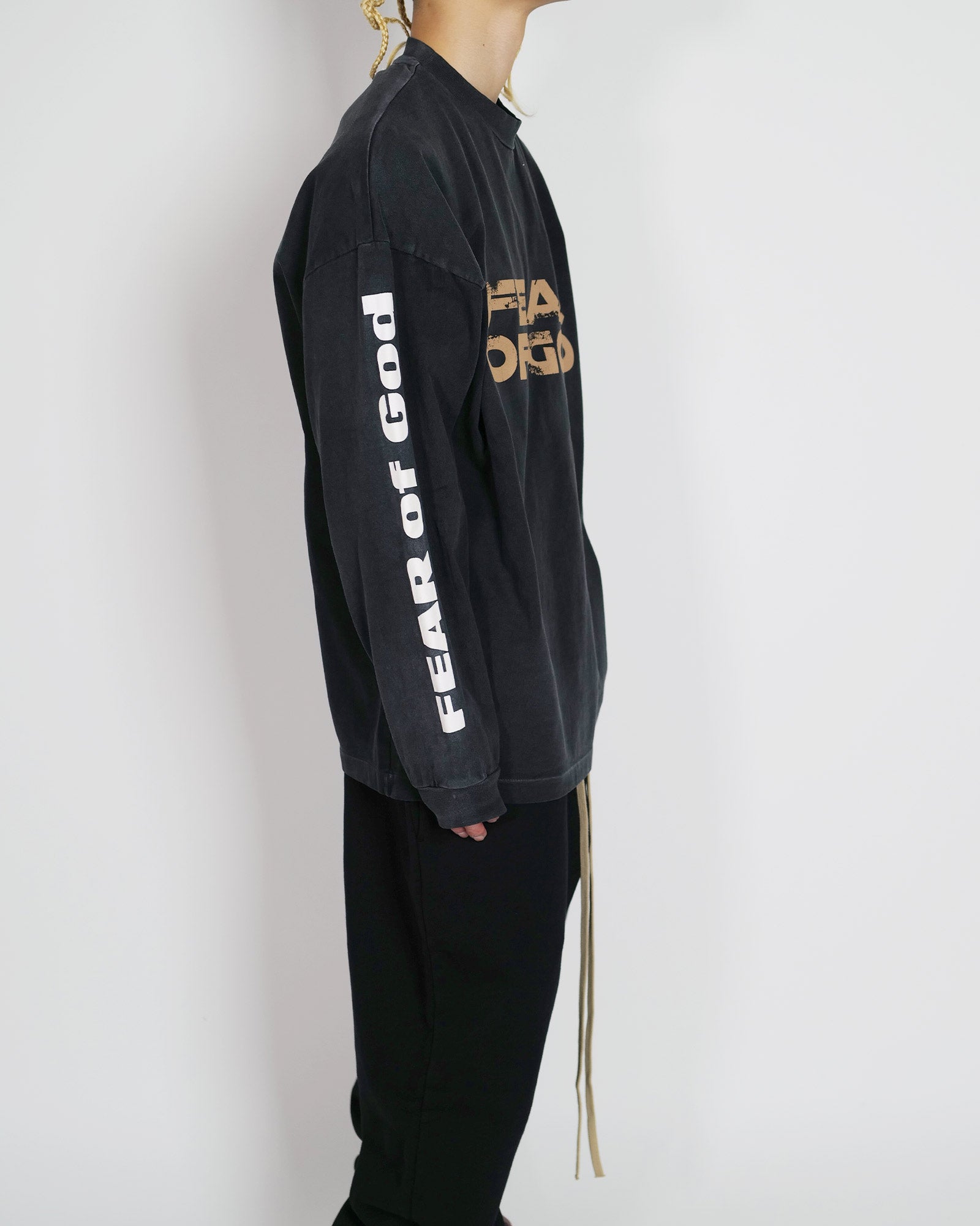 FEAR OF GOD・フィア オブ ゴット - L/S Tシャツ RELAXED LS "FEAR OF GOD" TEE / BLACK