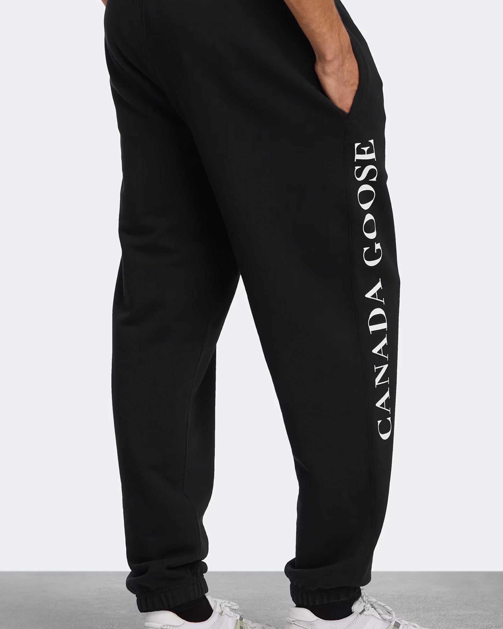 CANADA GOOSE・カナダグース - スウェットパンツ ROVE JOGGER WITH LARGE LOGO / BLACK