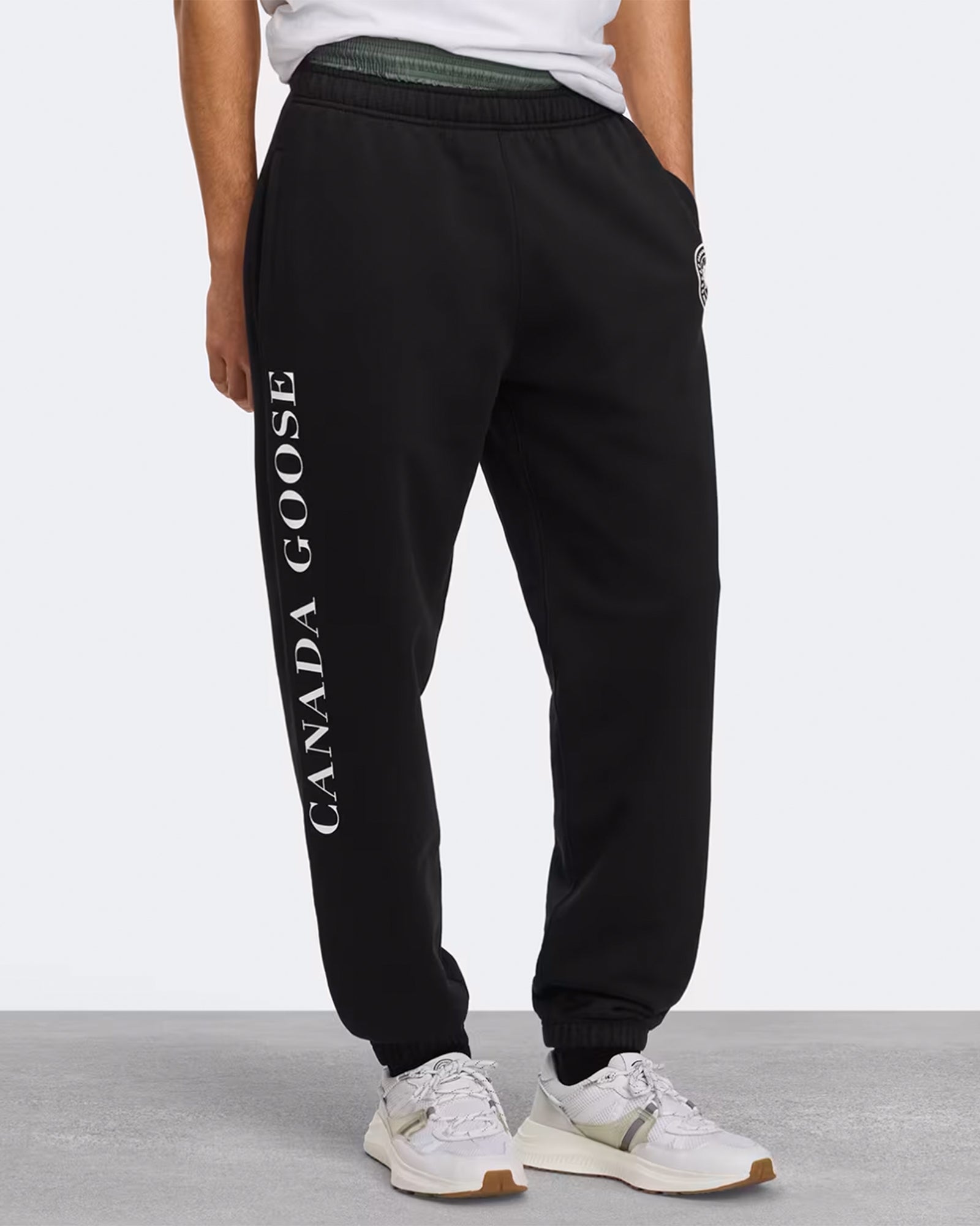 CANADA GOOSE・カナダグース - スウェットパンツ ROVE JOGGER WITH LARGE LOGO / BLACK