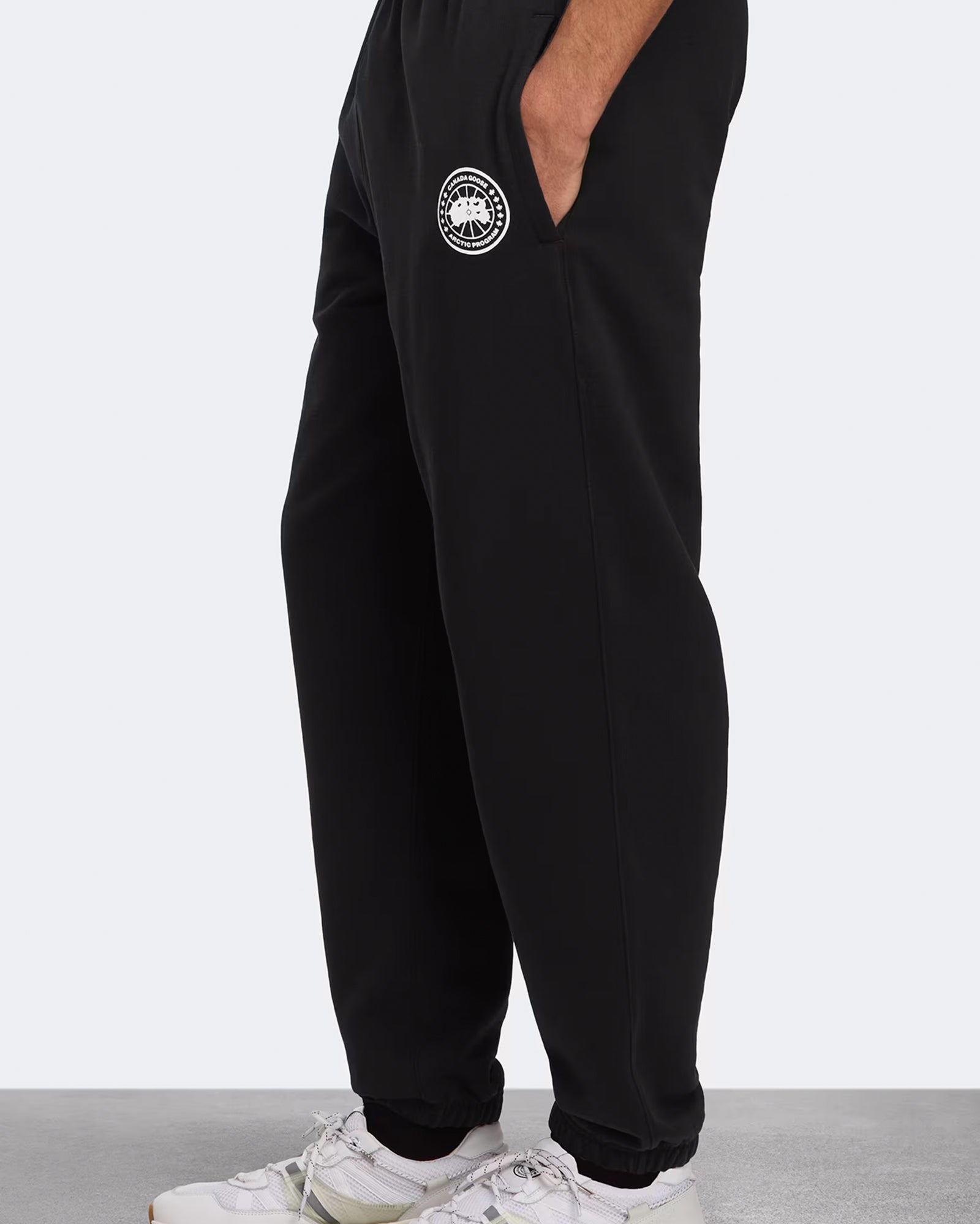 CANADA GOOSE・カナダグース - スウェットパンツ ROVE JOGGER WITH LARGE LOGO / BLACK