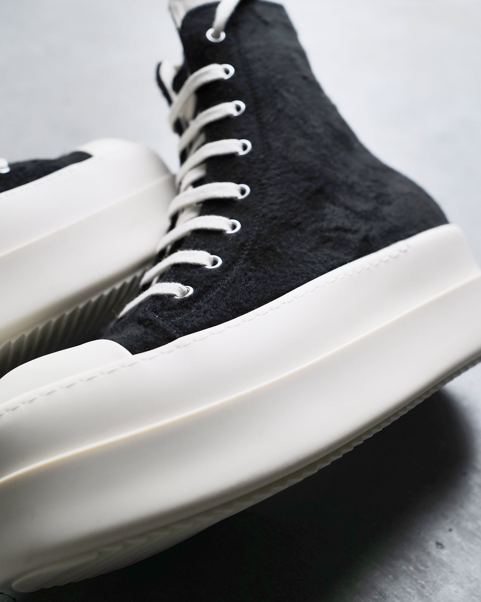 RICK OWENS DRKSHDW・リックオウエンス ダークシャドウ - ハイカットスニーカー SCARPE - DOUBLE BUMPER SNEAKS / BLACK/MILK/MILK