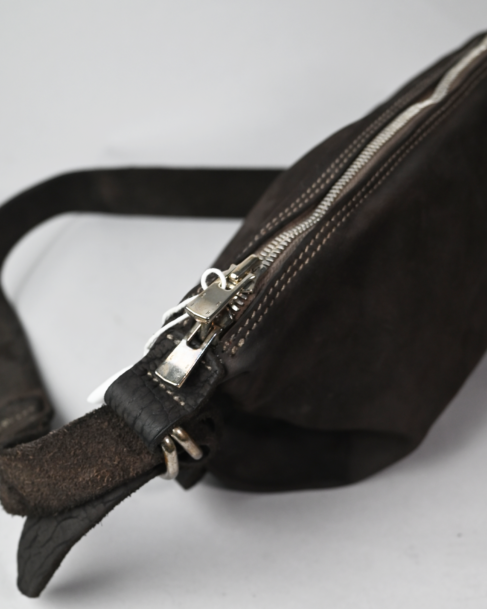 GUIDI・グイディ - ショルダーバッグ SMALL LEATHER CROSSBODY BAG / DARK BROWN