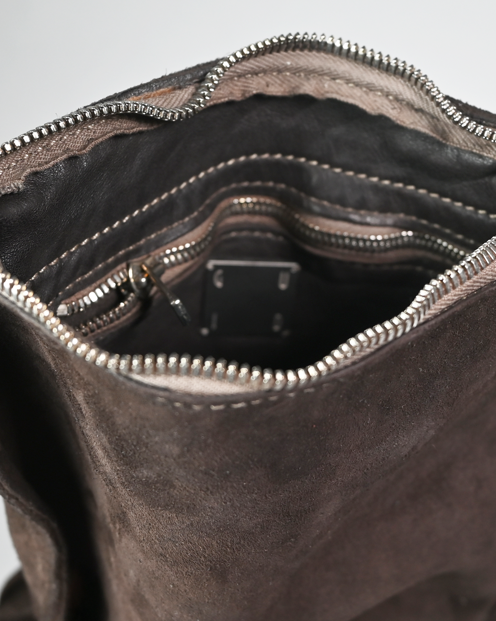 GUIDI・グイディ - ショルダーバッグ SOFT HORSE REVERSE
SMALL CROSS BODY BAG / DARK BROWN