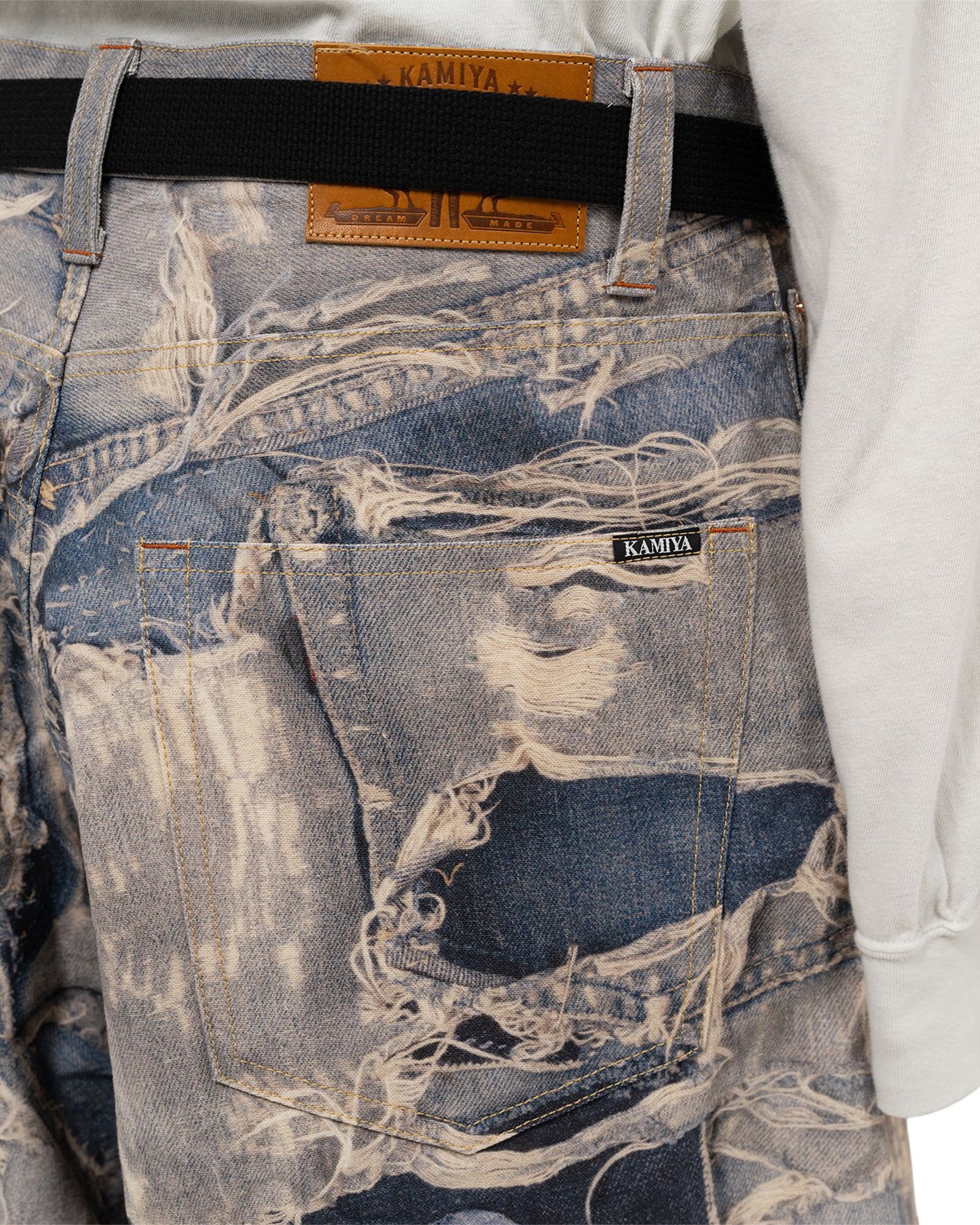 KAMIYA・カミヤ - ハーフ・ショートパンツ TROMPE-L'OEIL PRINT BERMUDA SHORTS / INDIGO