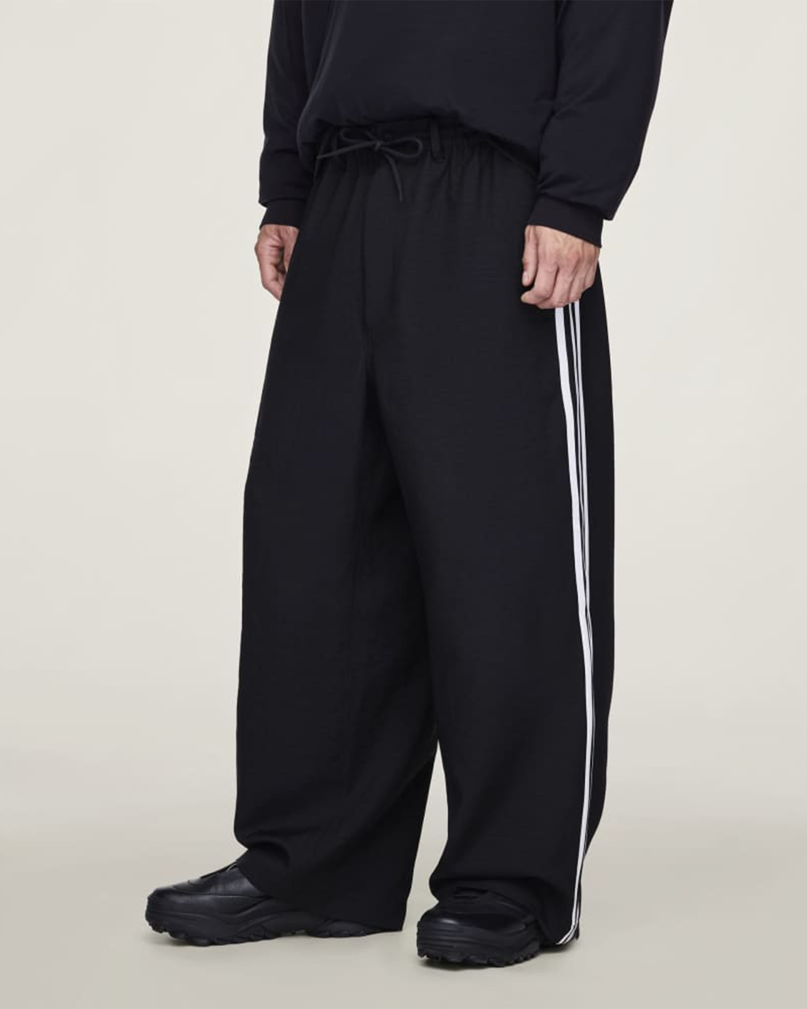 Y-3・ワイスリー - ジャージ・トラックパンツ U SPORT UNIFORM PNT 3STRIP / BLACK