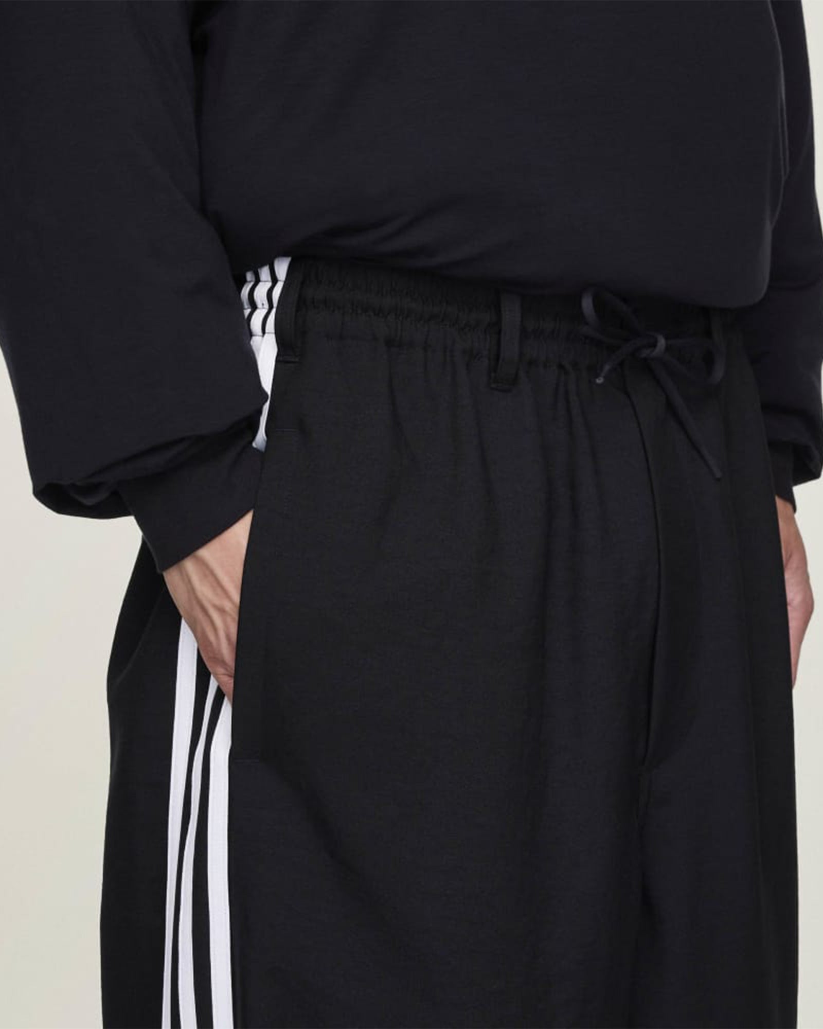 Y-3・ワイスリー - ジャージ・トラックパンツ U SPORT UNIFORM PNT 3STRIP / BLACK