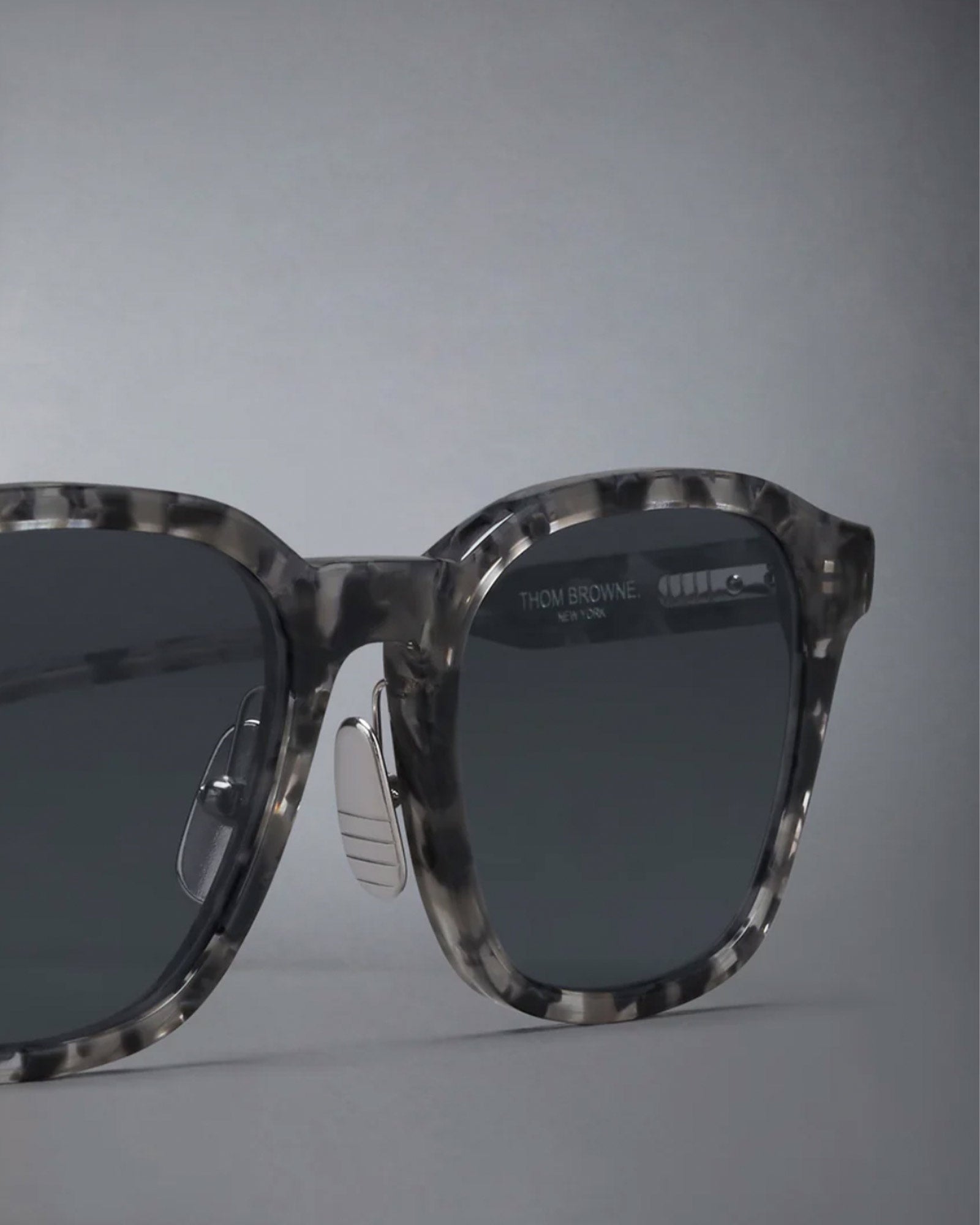 THOM BROWNE -EYEWEAR-・トムブラウン - サングラス THOM BROWNE / UES934A-025-54