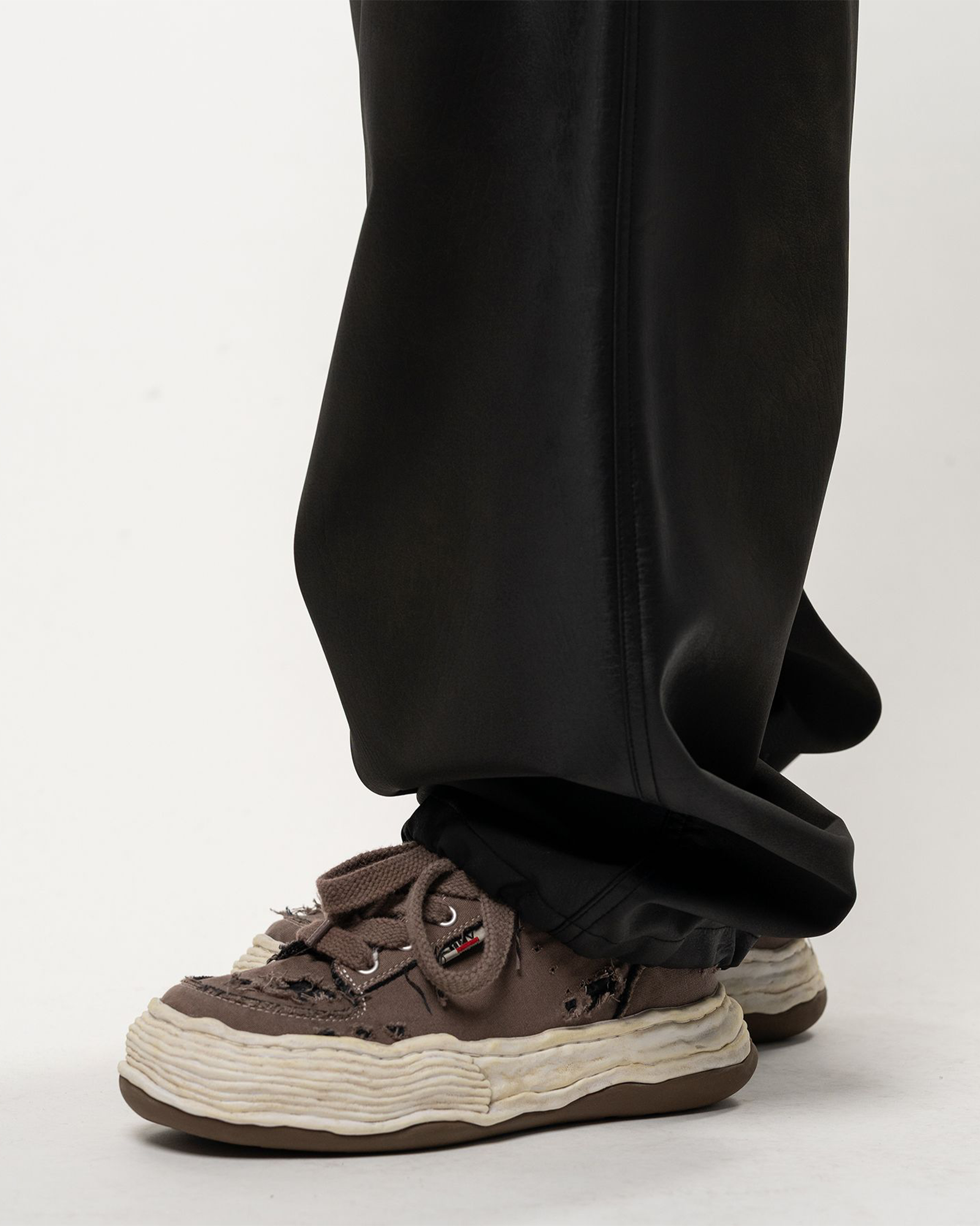 MIHARA YASUHIRO・Yasuhiro Mihara -  VEGAN SWEDE LEATHER PT / DK.GRAY