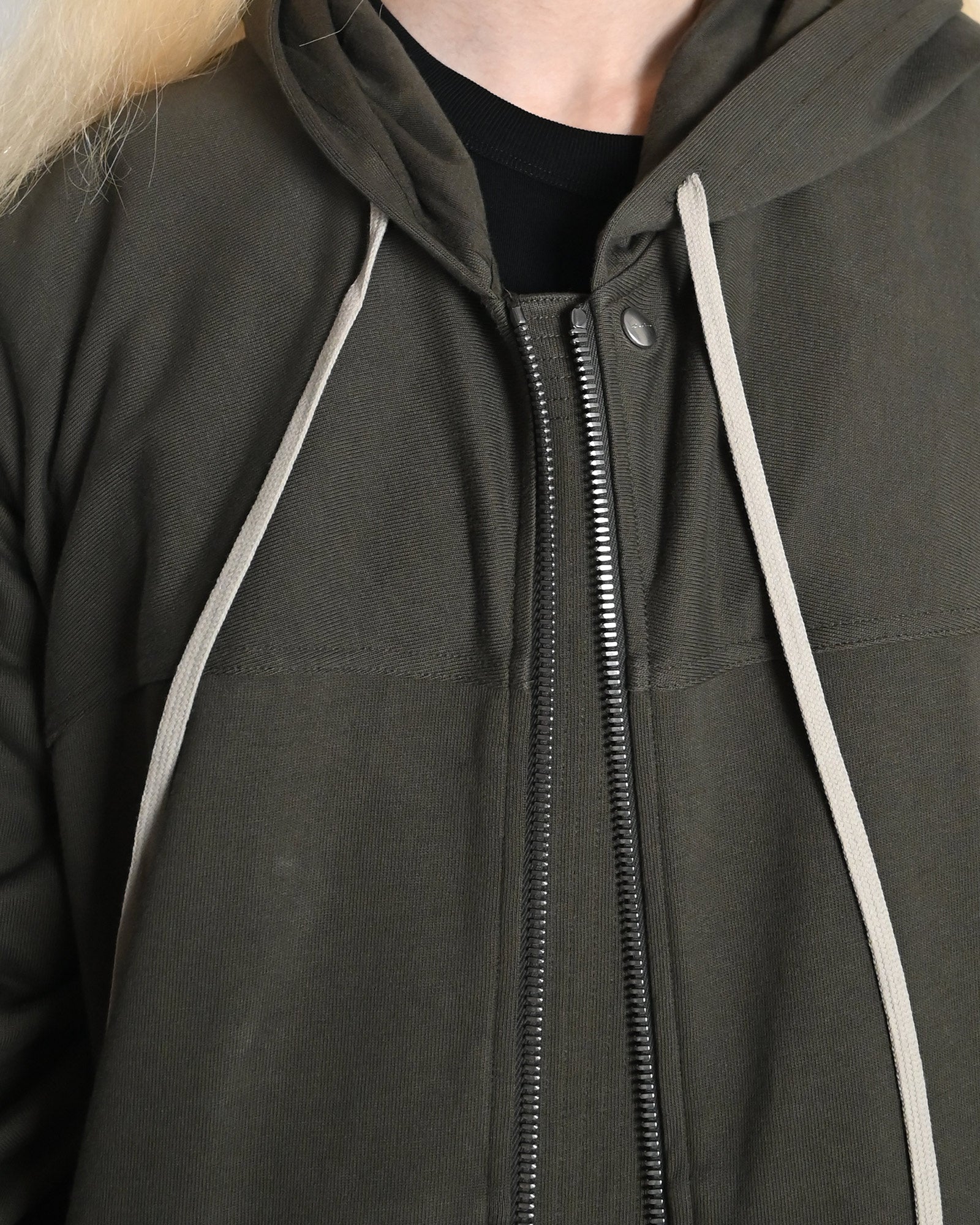 【関税込み】Rick Owens カーキ Windbreaker フーディ Rick Owens Windbreaker パーカー | グリーン | FARFETCH JP