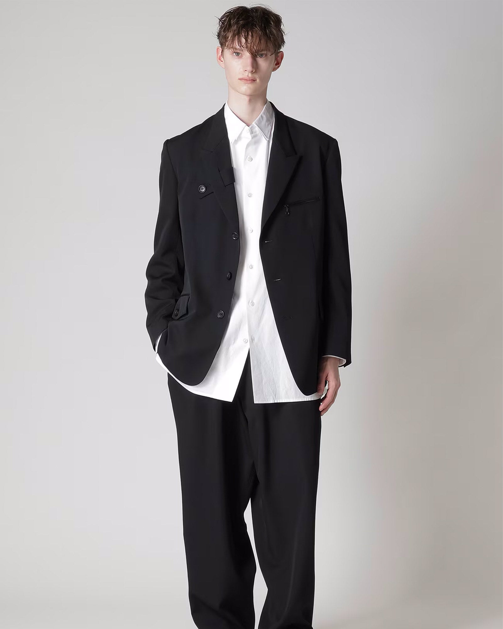 Y's for men・ワイズ フォー メン - テーラードジャケット WOOL GABARDINE JACKET WITH A RIGHT LAPEL TAB / BLACK