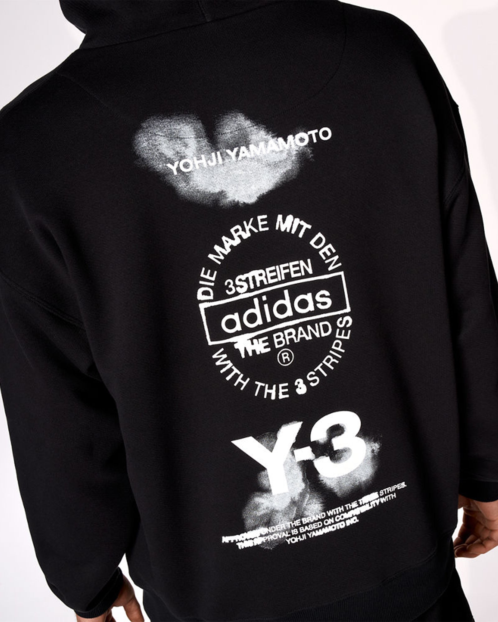 Y-3・weissly -  U Y-3 GRAPHIC HOODIE / BLACK