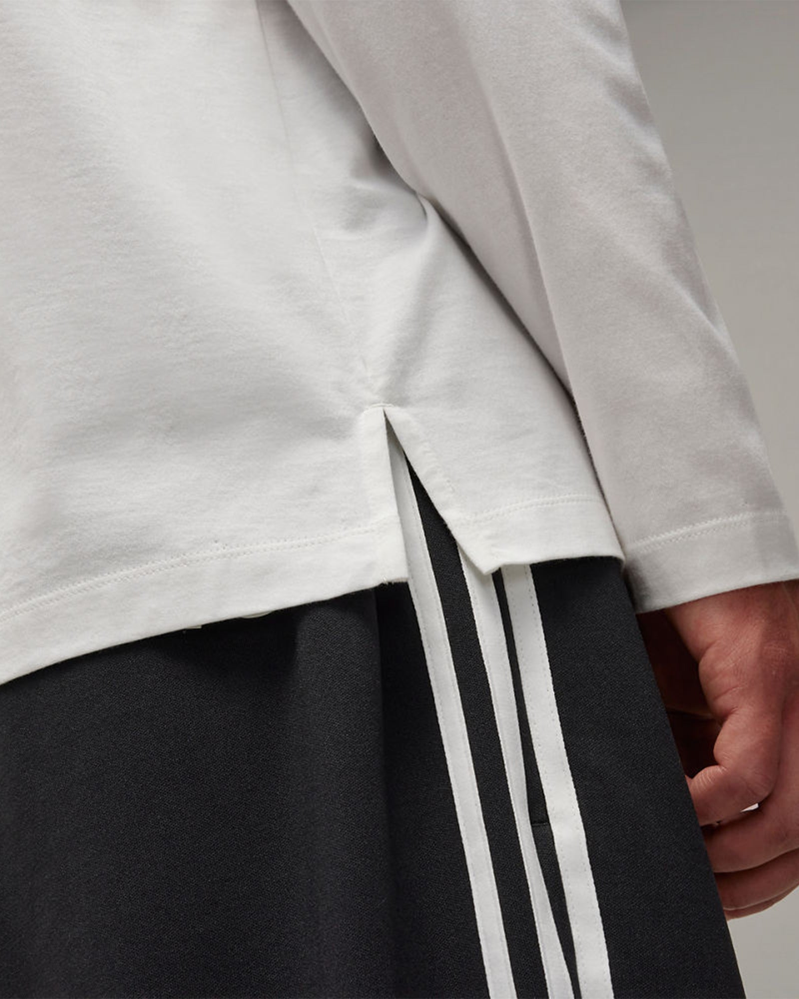 Y-3・weissly -  U Y3 RELAXED LS TEE / WHITE