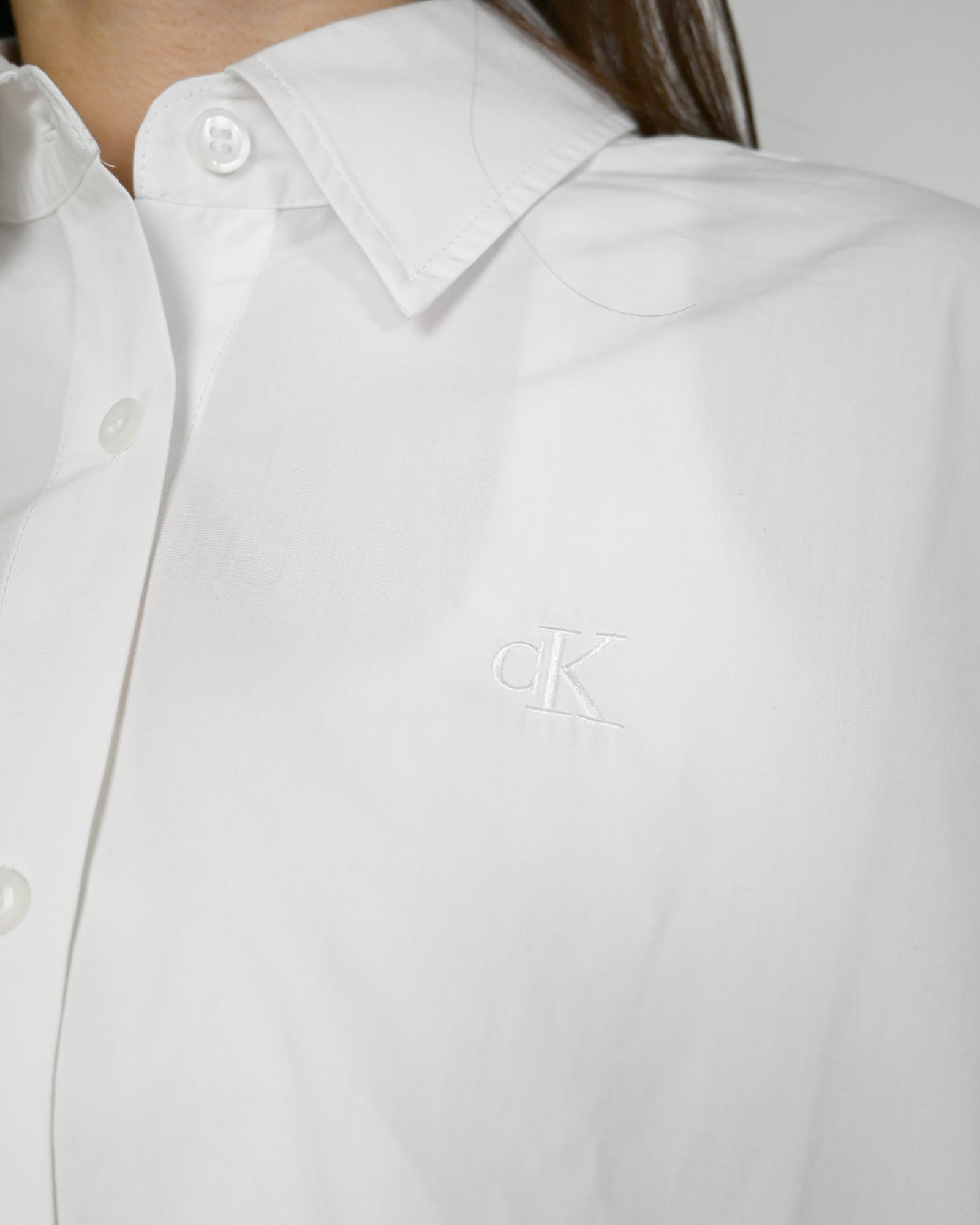 Calvin Klein・カルバン クライン - シャツ A-CROPPED FASHIION SHIRT / WHITE