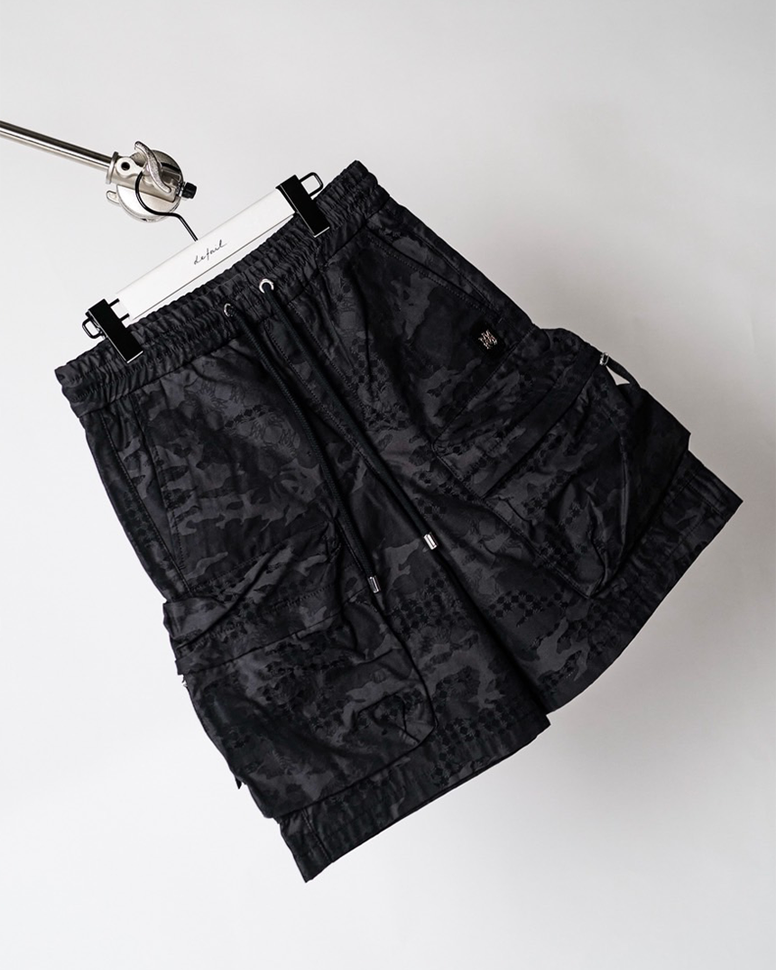 AMIRI・アミリ - カーゴパンツ MA CAMO JACQ CARGO SHORT / BLACK