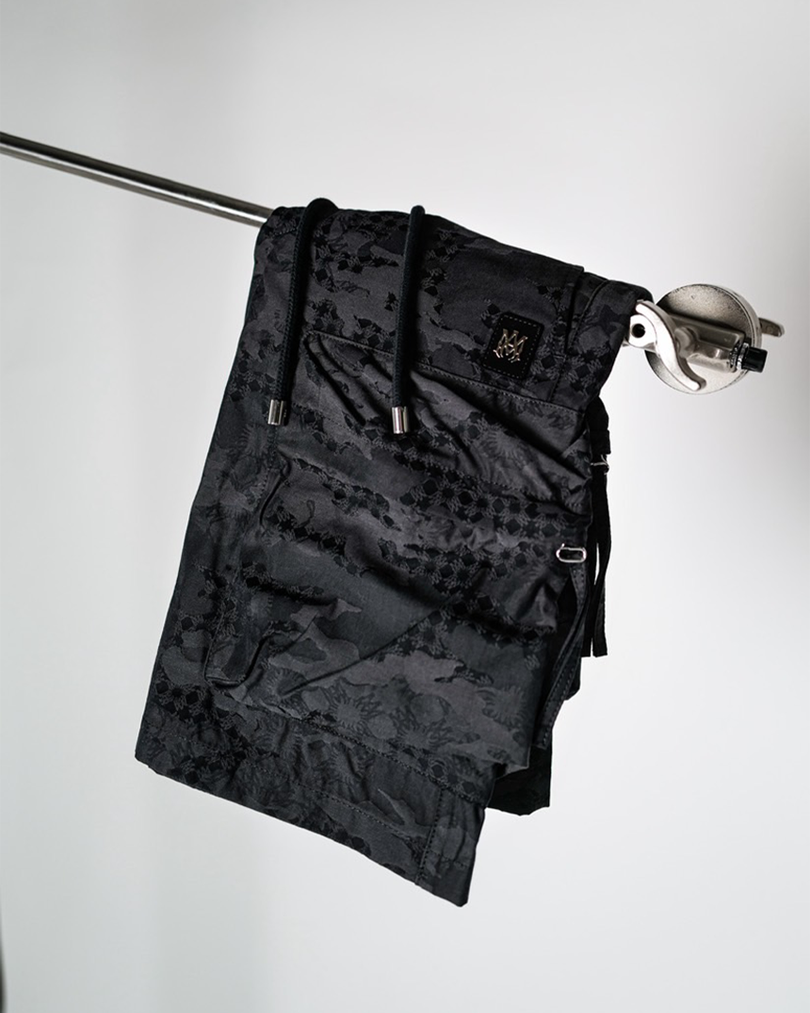 AMIRI・アミリ - カーゴパンツ MA CAMO JACQ CARGO SHORT / BLACK
