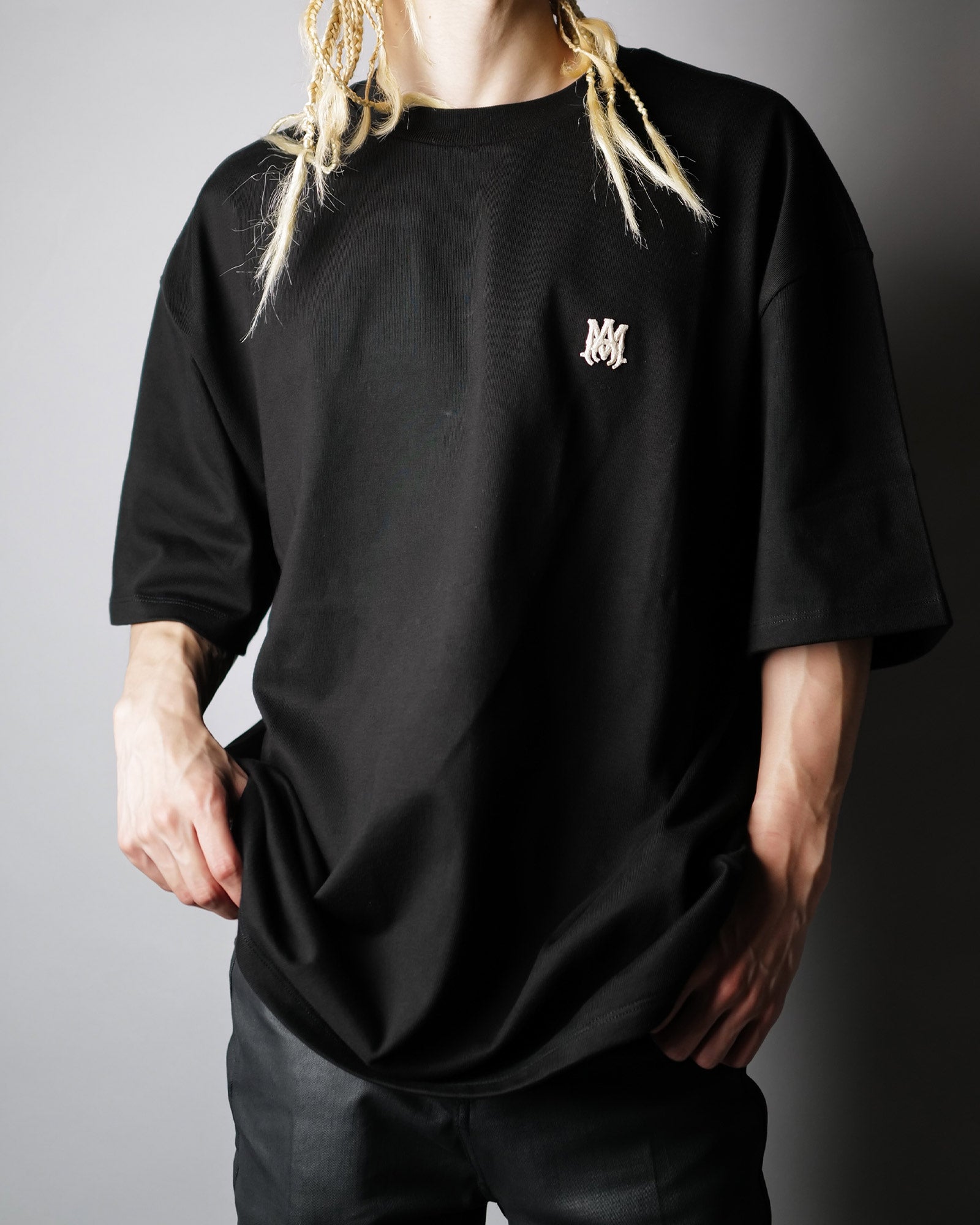 アミリ AMIRITシャツ ブラックとホワイト在庫があり AMIRI アミリ Tシャツ 男女兼用 2024春夏秋 ブラック ホワイト