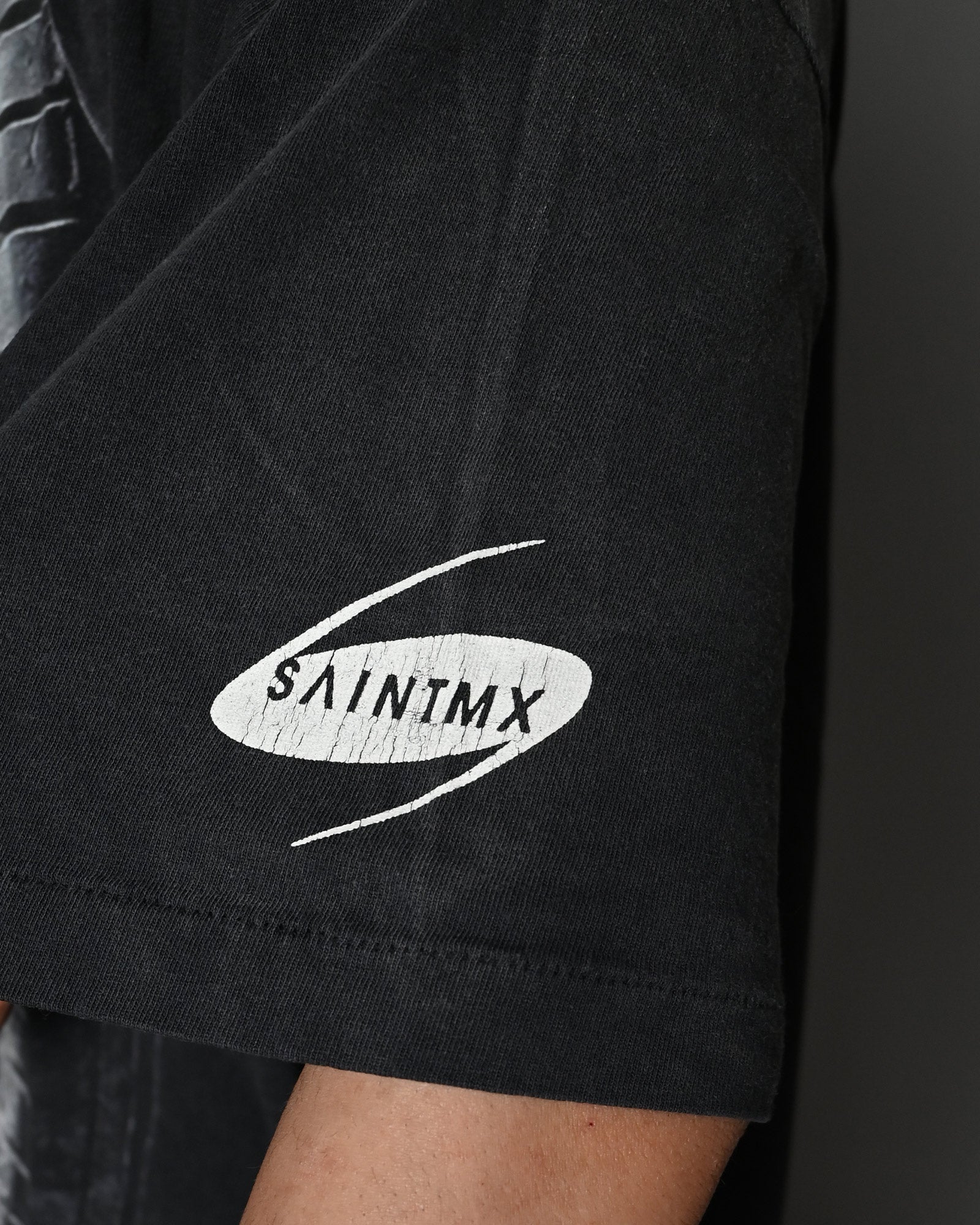 ©SAINT M××××××・セントマイケル - Tシャツ・カットソー FF_SS TEE/FURIOUS 7 / BLACK