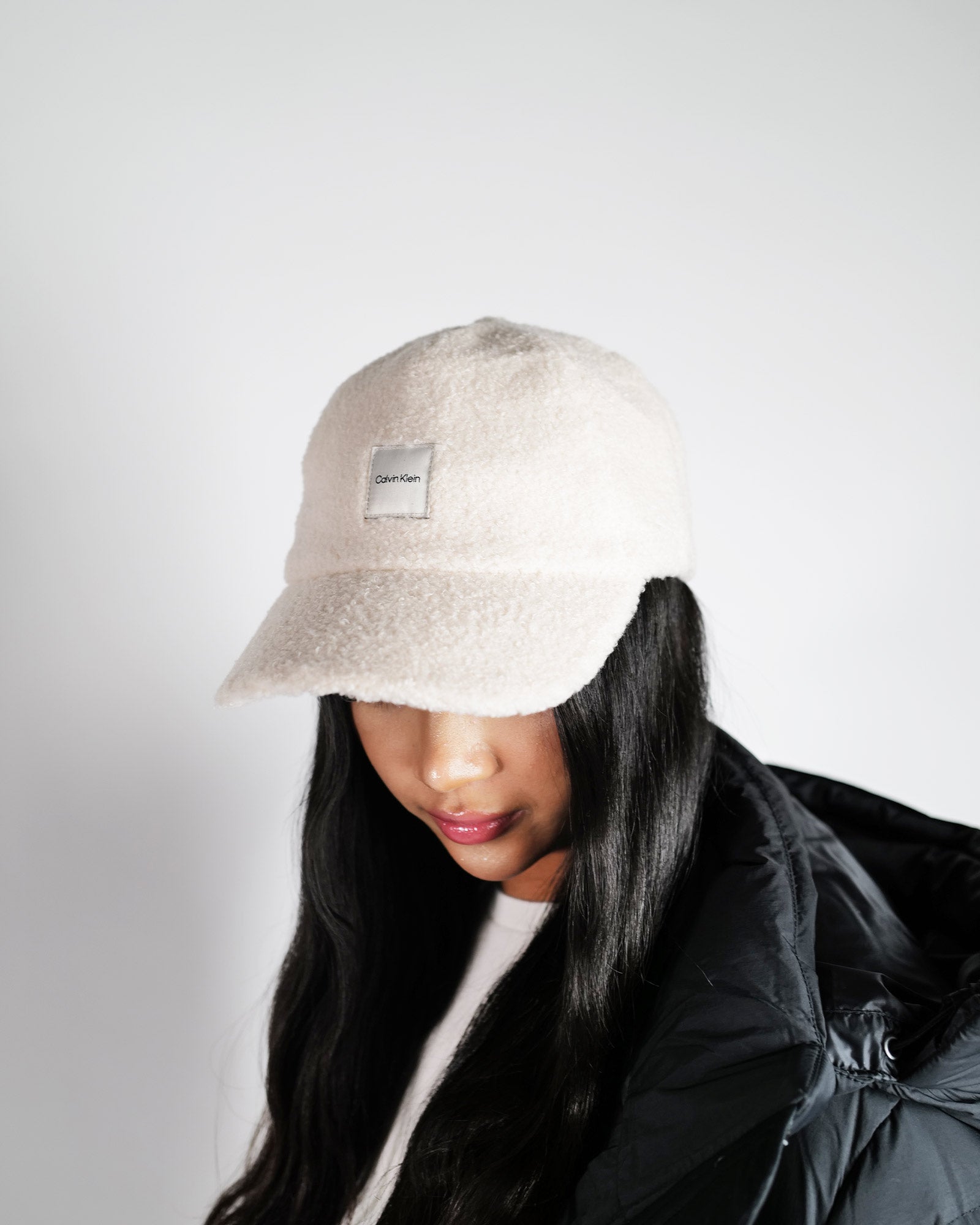 Calvin Klein・Calvin Klein -  BOUCLE W PATCH CAP / BEIGE