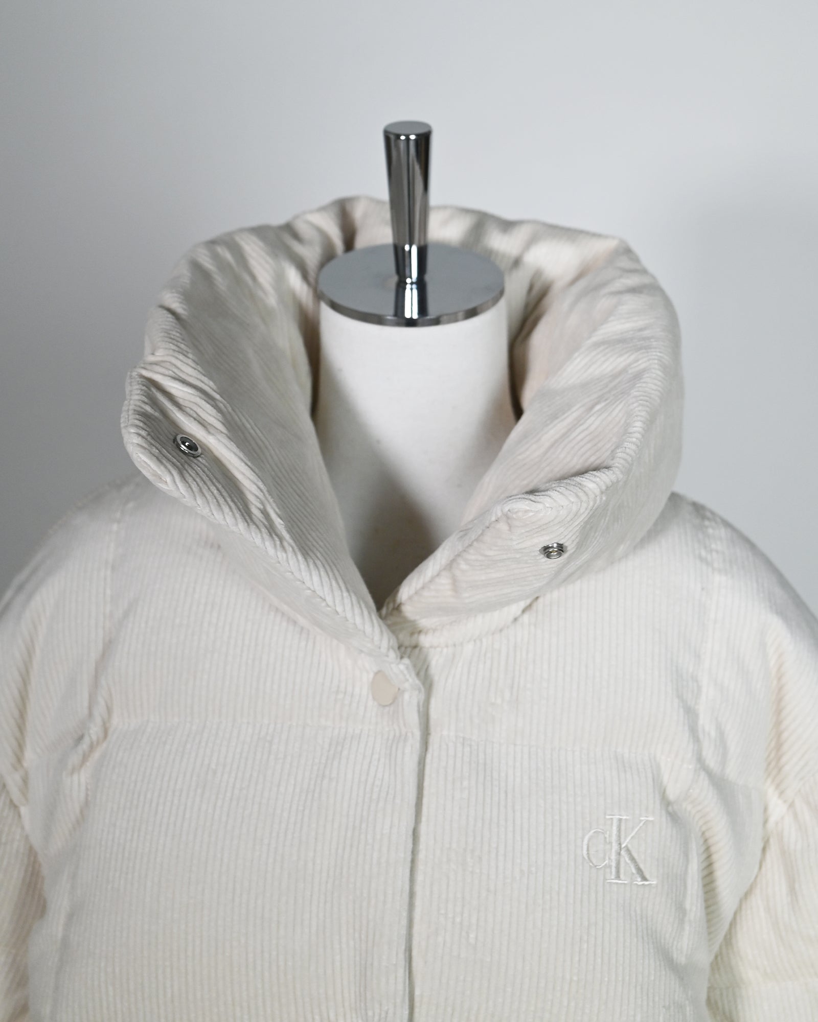 Calvin Klein・Calvin Klein -  CORDUROY INSULATED DOWN PUFFER / BEIGE