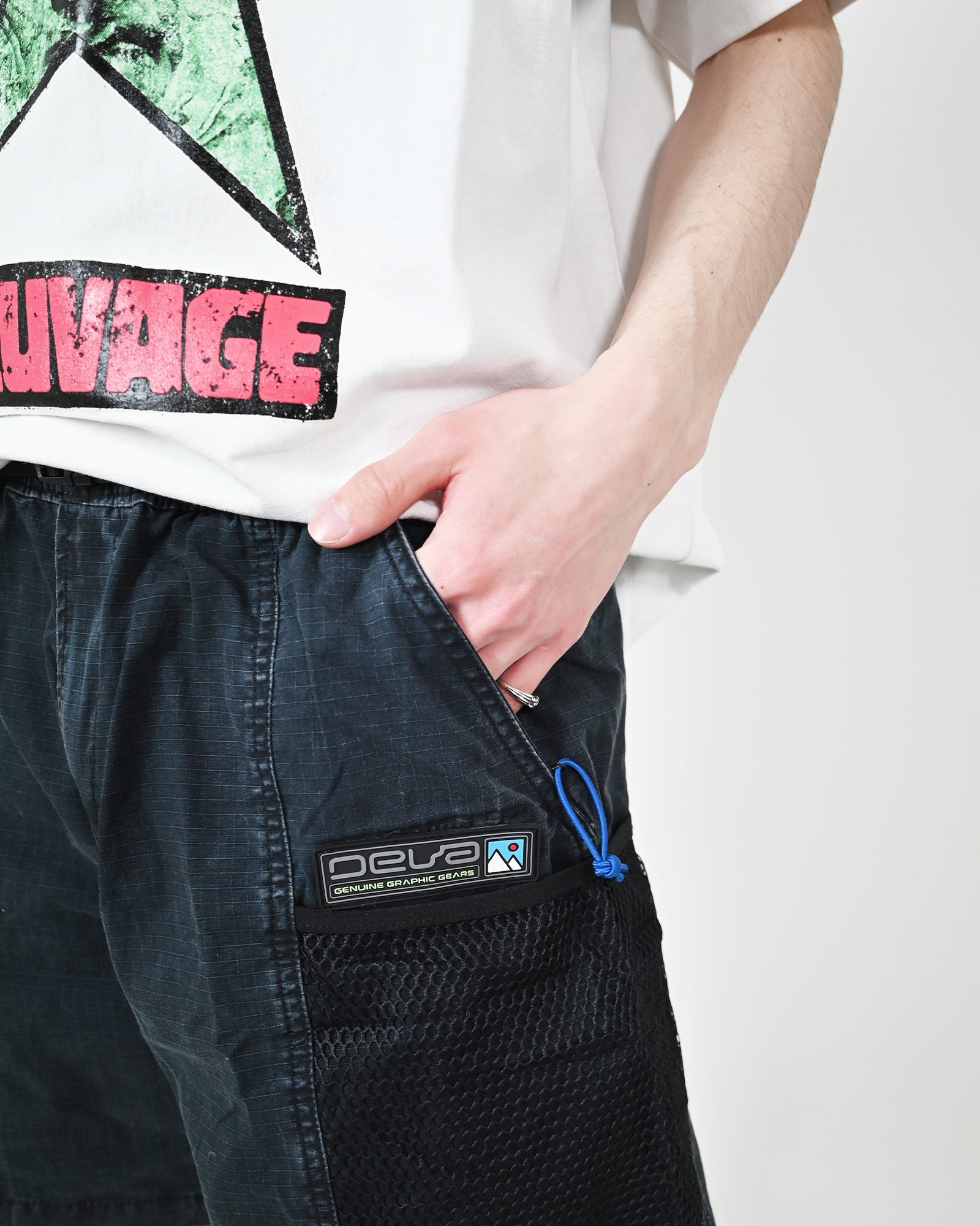 DEVA STATES・ディーヴァ ステイツ - ハーフ・ショートパンツ CARGO SHORTS / WASHED BLACK
