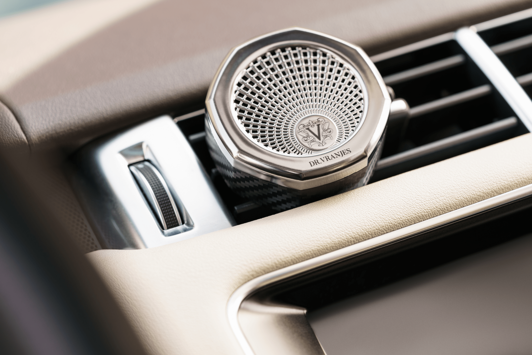 Dr. Vranjes × CARPARFUM NICKEL / DISPENSER