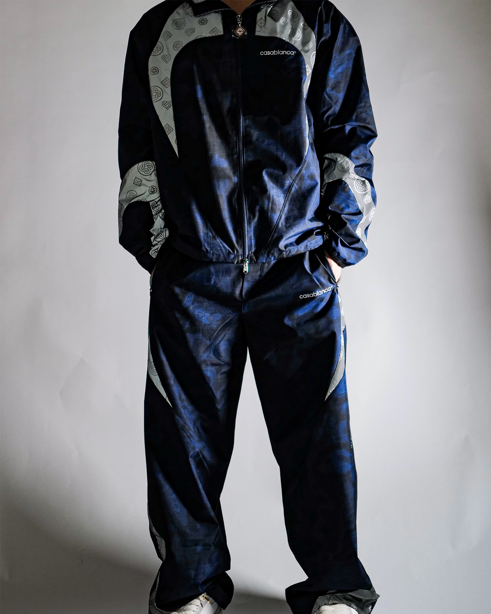 CASABLANCA・カサブランカ - トップス PRINTED ZIP UP HOODED JACKET
/ CARBON HEATMAP